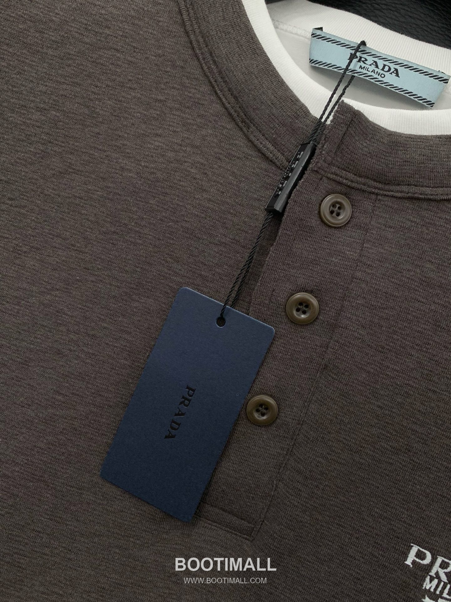 Prada SS26 Cotton Crewneck T-Shirt with Embroidered Logo 프라다 SS26 코튼 크루넥 티셔츠 자수 로고 7