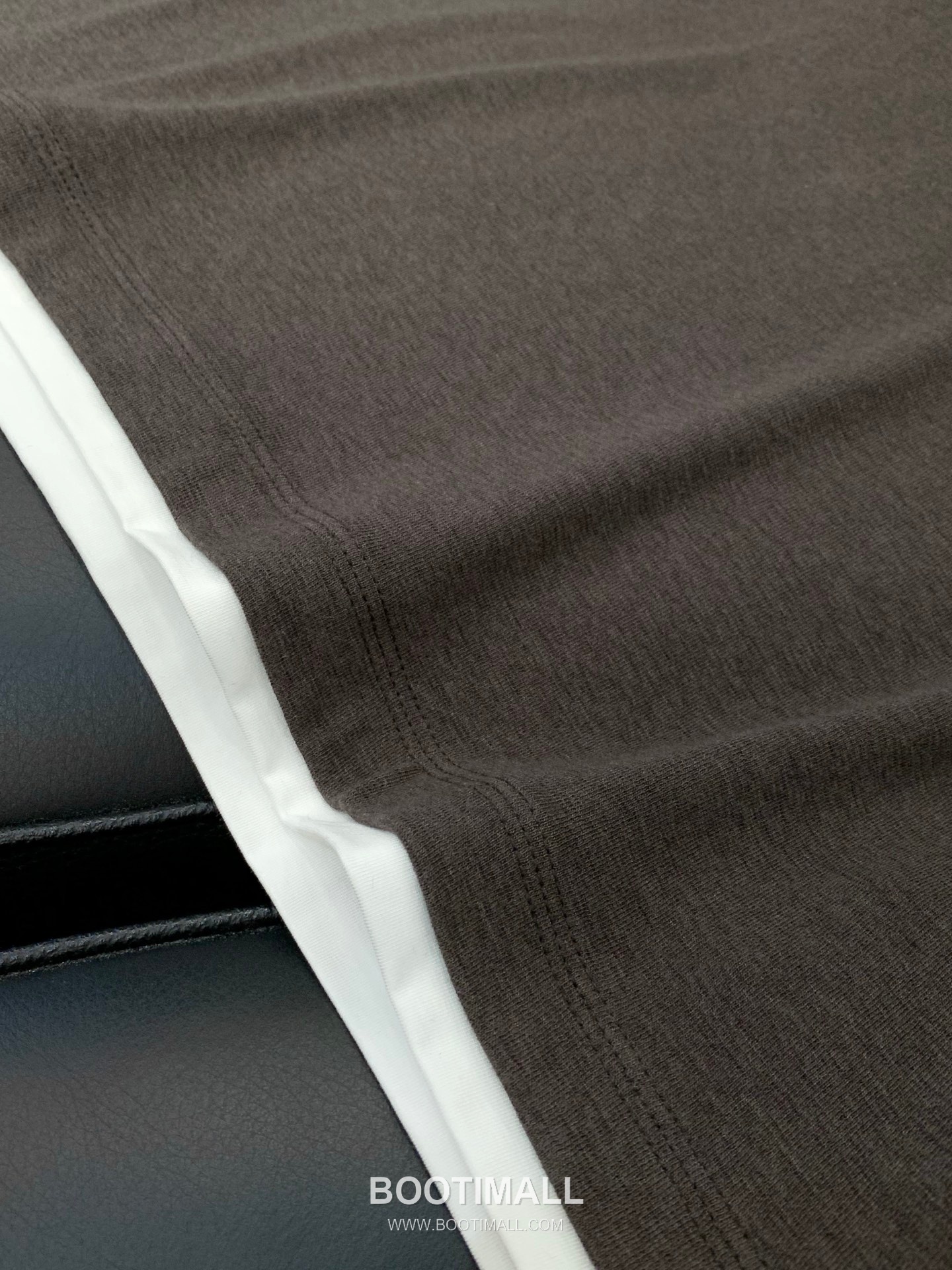 Prada SS26 Cotton Crewneck T-Shirt with Embroidered Logo 프라다 SS26 코튼 크루넥 티셔츠 자수 로고 8