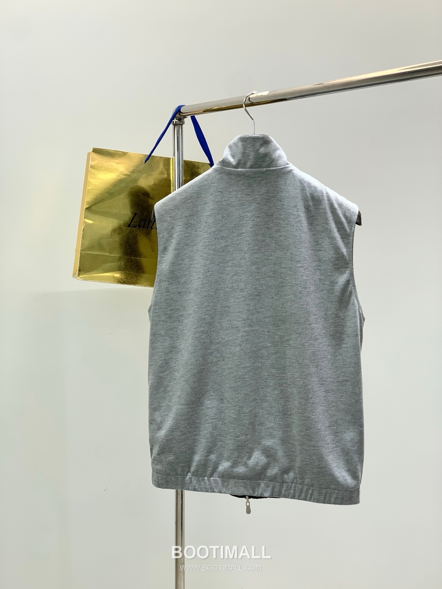 Brunello Cucinelli SS26 Reversible Cotton Blend Vest with Embroidered Logo 브루넬로쿠치넬리 SS26 리버서블 코튼 혼방 베스트 자수 로고 2