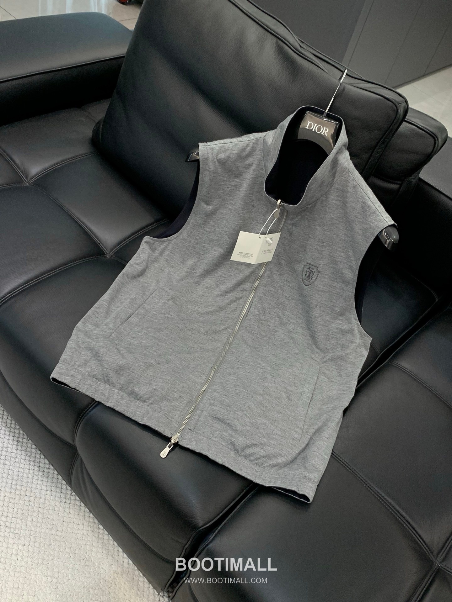 Brunello Cucinelli SS26 Reversible Cotton Blend Vest with Embroidered Logo 브루넬로쿠치넬리 SS26 리버서블 코튼 혼방 베스트 자수 로고 3