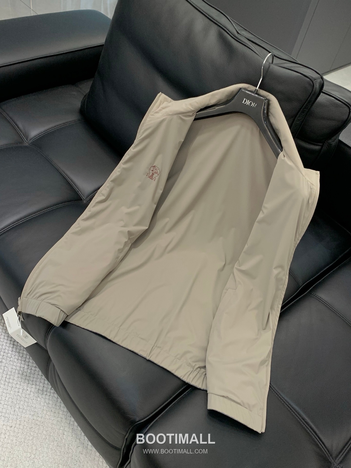 Brunello Cucinelli SS26 Reversible Cotton Blend Vest with Embroidered Logo 브루넬로쿠치넬리 SS26 리버서블 코튼 혼방 베스트 자수 로고 9