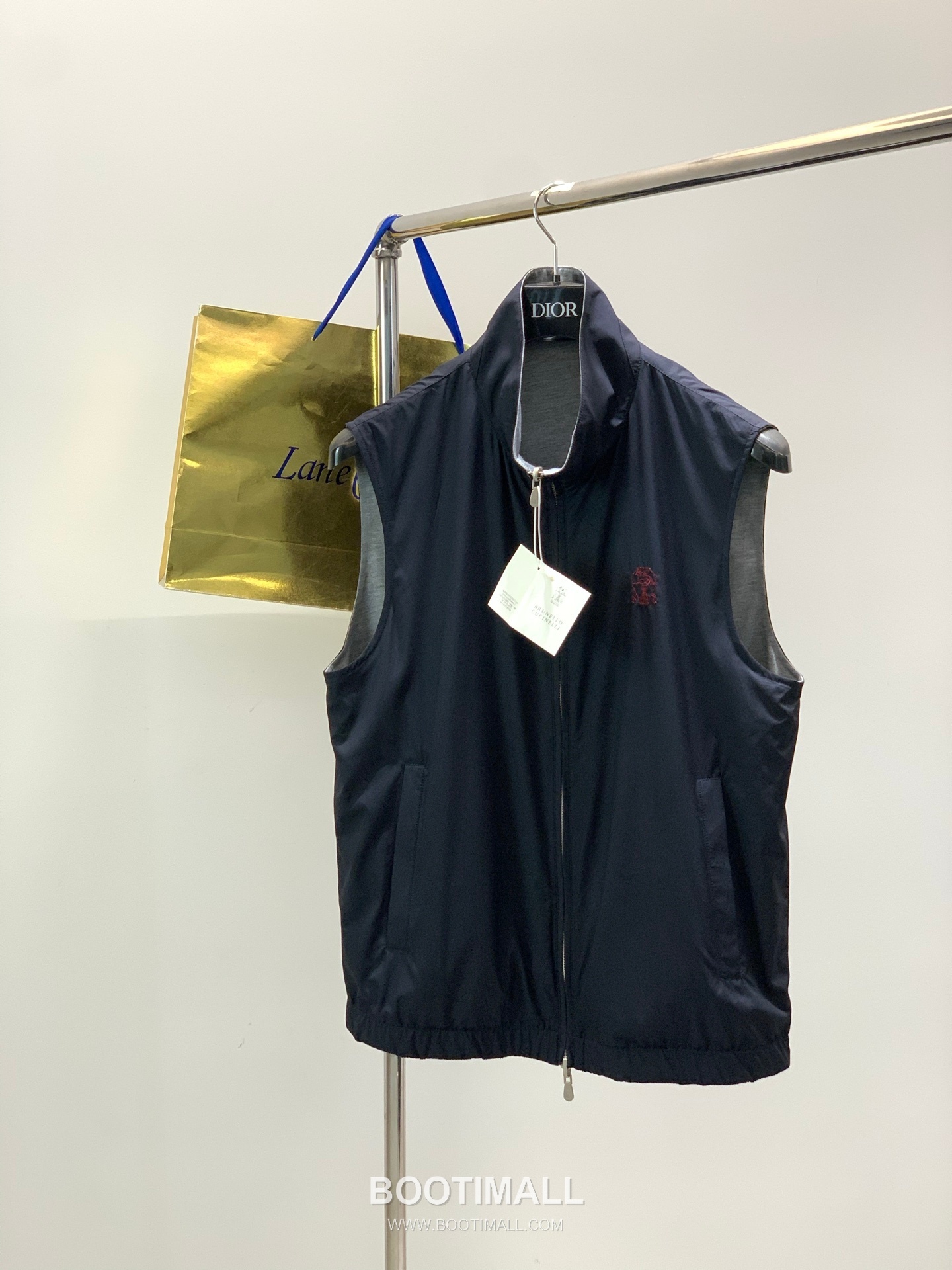 Brunello Cucinelli SS26 Reversible Cotton Blend Vest with Embroidered Logo 브루넬로쿠치넬리 SS26 리버서블 코튼 혼방 베스트 자수 로고 1