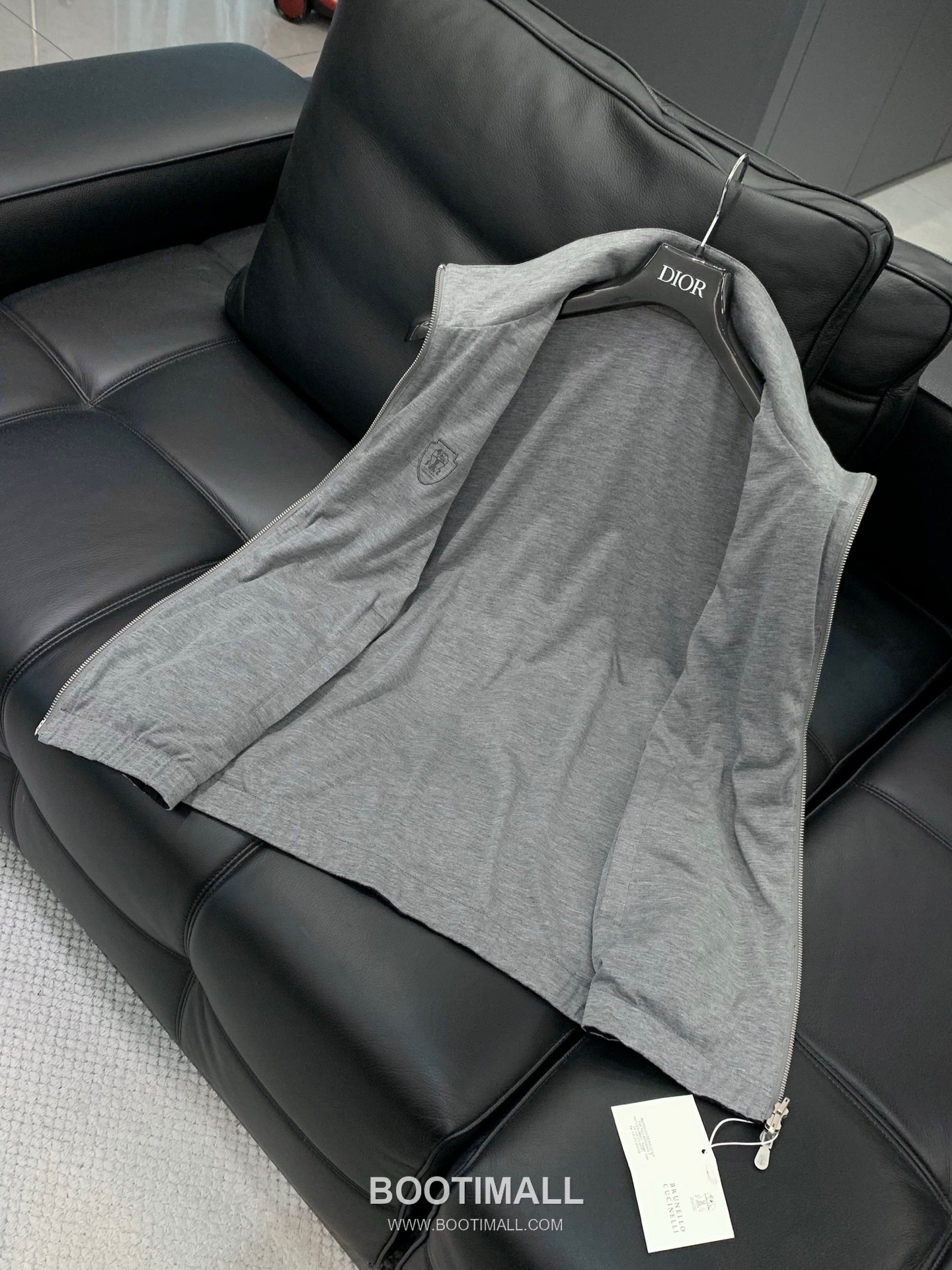 Brunello Cucinelli SS26 Reversible Cotton Blend Vest with Embroidered Logo 브루넬로쿠치넬리 SS26 리버서블 코튼 혼방 베스트 자수 로고 8