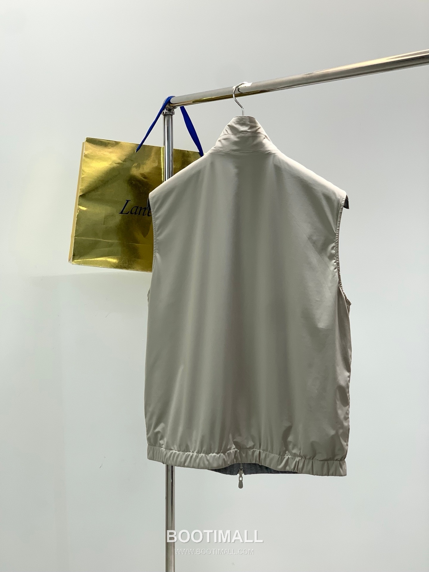 Brunello Cucinelli SS26 Reversible Cotton Blend Vest with Embroidered Logo 브루넬로쿠치넬리 SS26 리버서블 코튼 혼방 베스트 자수 로고 2