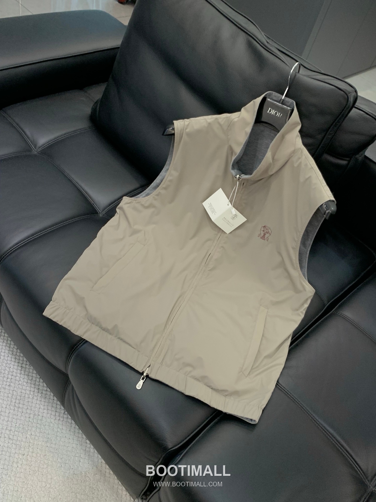 Brunello Cucinelli SS26 Reversible Cotton Blend Vest with Embroidered Logo 브루넬로쿠치넬리 SS26 리버서블 코튼 혼방 베스트 자수 로고 3