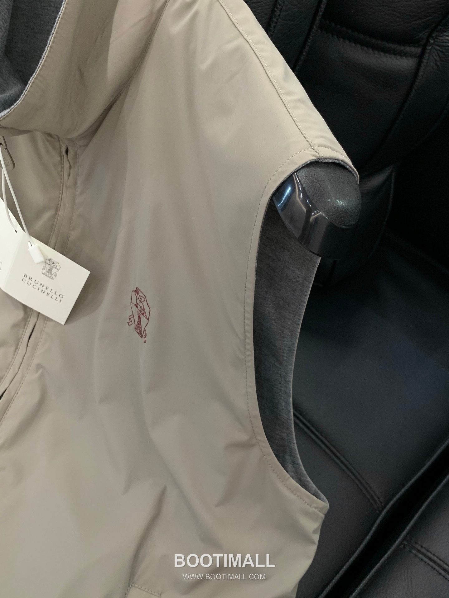 Brunello Cucinelli SS26 Reversible Cotton Blend Vest with Embroidered Logo 브루넬로쿠치넬리 SS26 리버서블 코튼 혼방 베스트 자수 로고 5