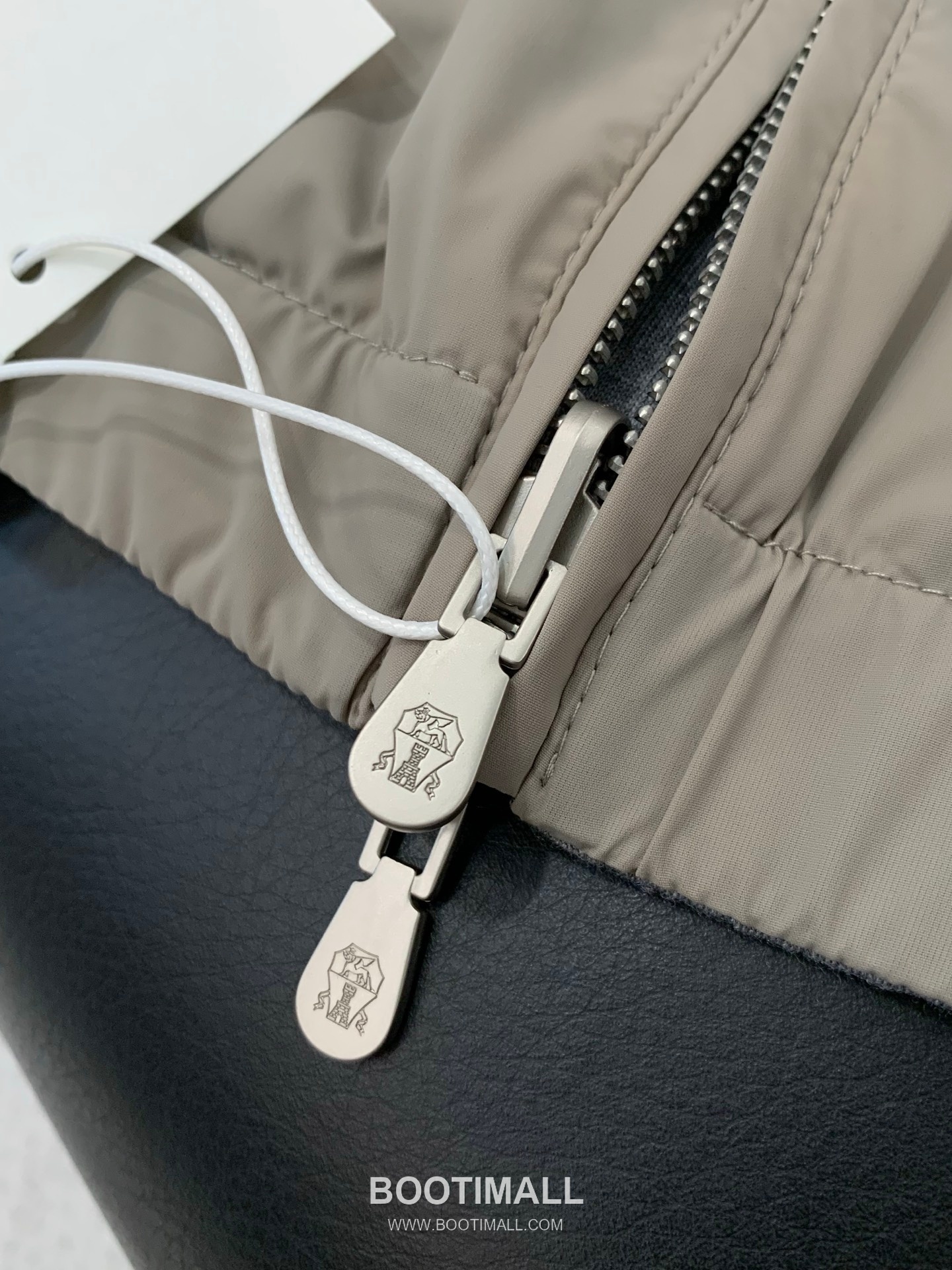 Brunello Cucinelli SS26 Reversible Cotton Blend Vest with Embroidered Logo 브루넬로쿠치넬리 SS26 리버서블 코튼 혼방 베스트 자수 로고 7