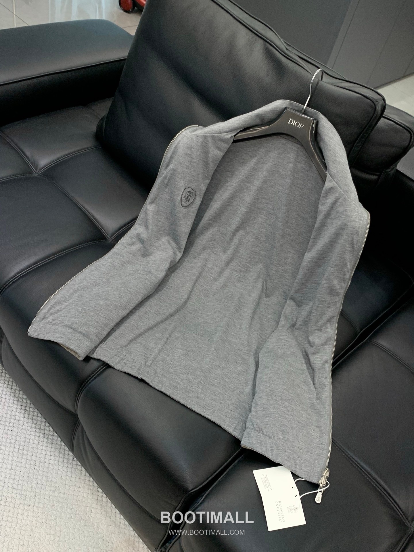 Brunello Cucinelli SS26 Reversible Cotton Blend Vest with Embroidered Logo 브루넬로쿠치넬리 SS26 리버서블 코튼 혼방 베스트 자수 로고 8