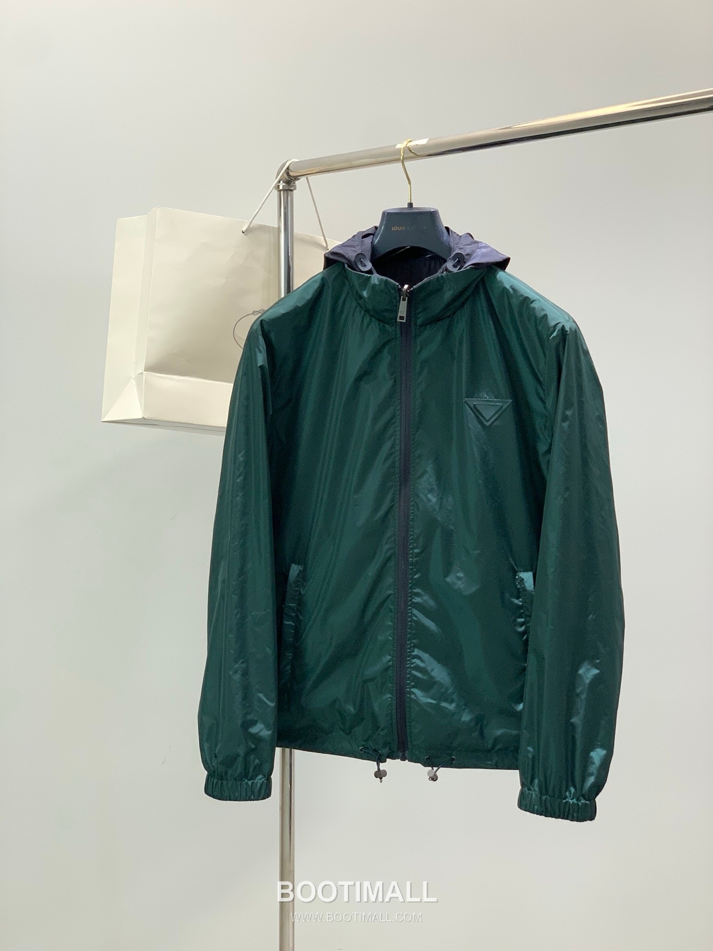 Prada SS26 Reversible Nylon Hooded Jacket with Embroidered and Bonded Logo 프라다 SS26 리버서블 나일론 후드 재킷 자수 압착 로고 1