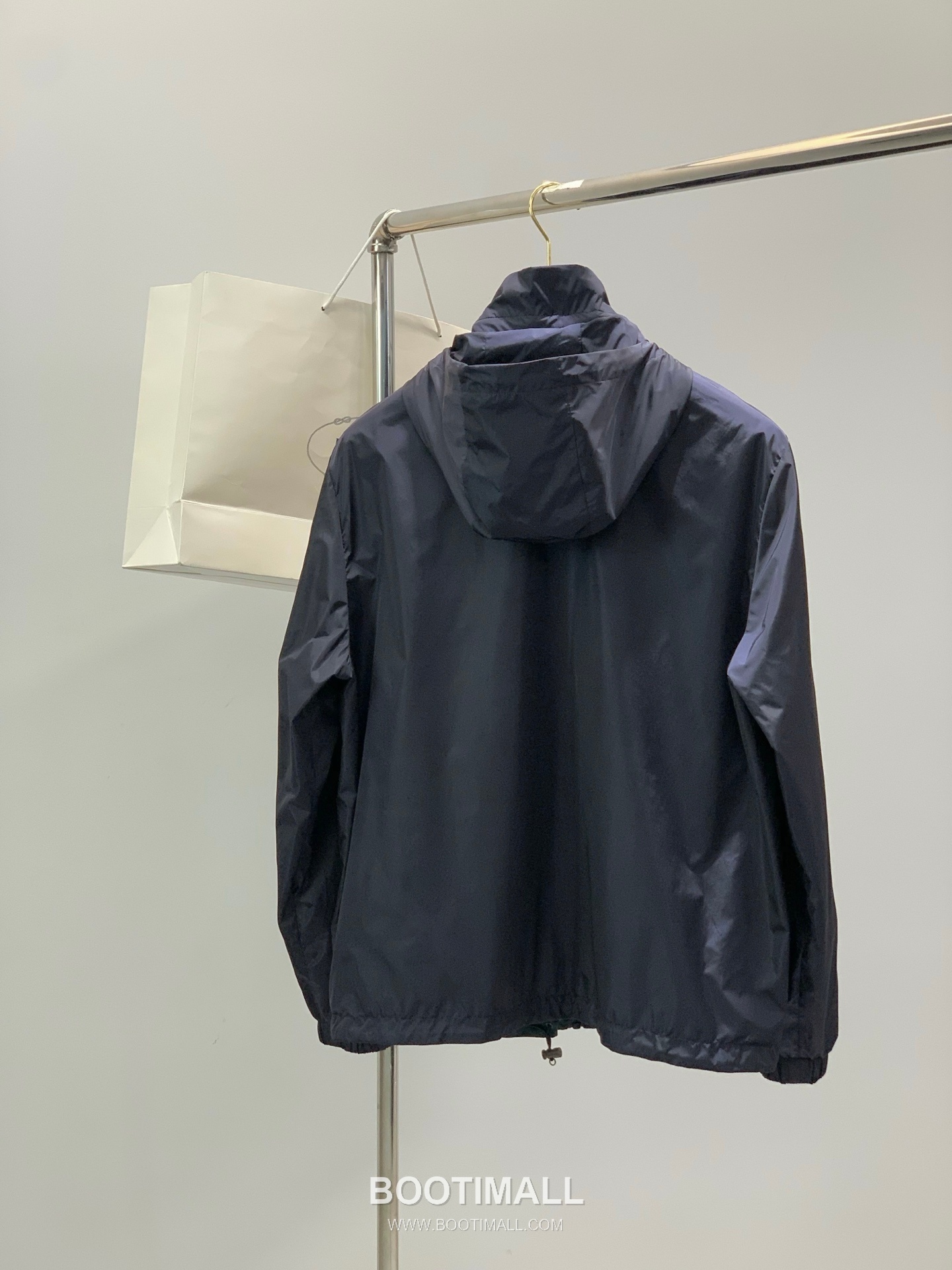 Prada SS26 Reversible Nylon Hooded Jacket with Embroidered and Bonded Logo 프라다 SS26 리버서블 나일론 후드 재킷 자수 압착 로고 2