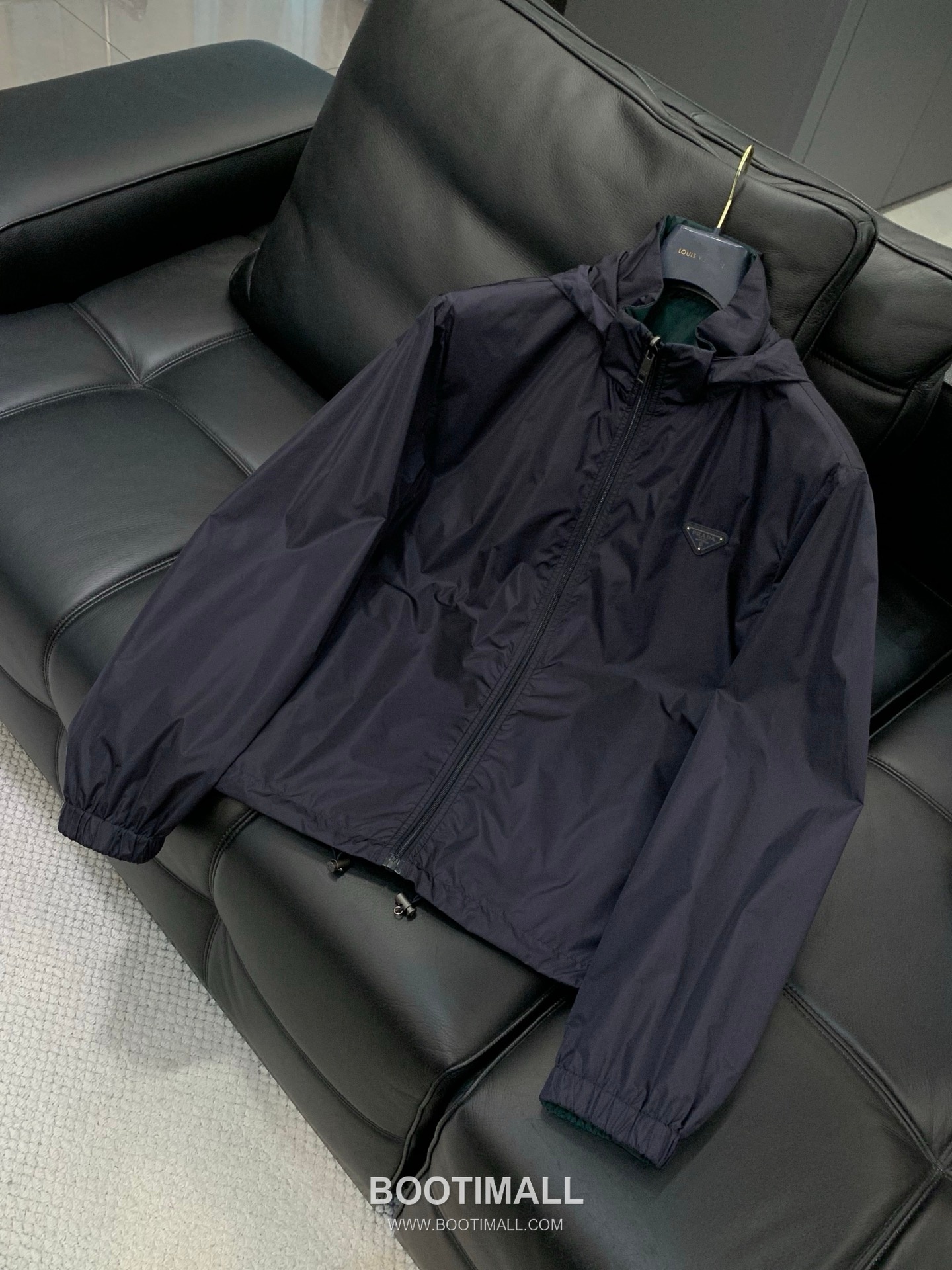 Prada SS26 Reversible Nylon Hooded Jacket with Embroidered and Bonded Logo 프라다 SS26 리버서블 나일론 후드 재킷 자수 압착 로고 3