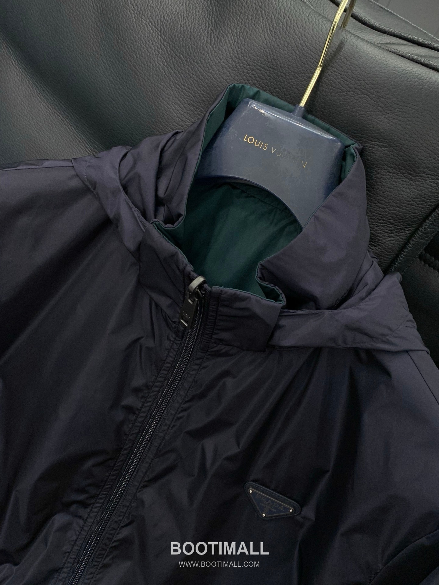 Prada SS26 Reversible Nylon Hooded Jacket with Embroidered and Bonded Logo 프라다 SS26 리버서블 나일론 후드 재킷 자수 압착 로고 4