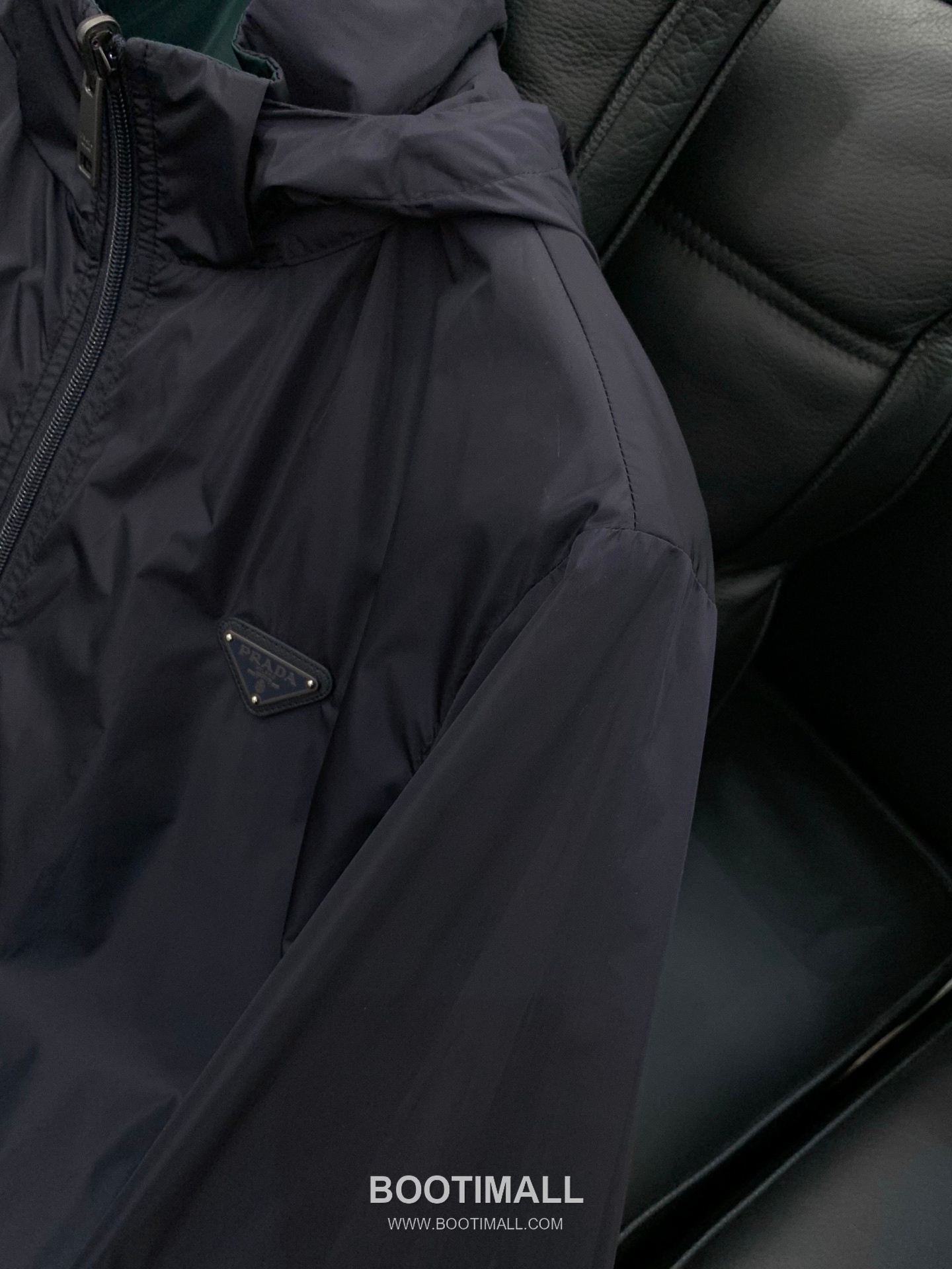 Prada SS26 Reversible Nylon Hooded Jacket with Embroidered and Bonded Logo 프라다 SS26 리버서블 나일론 후드 재킷 자수 압착 로고 5