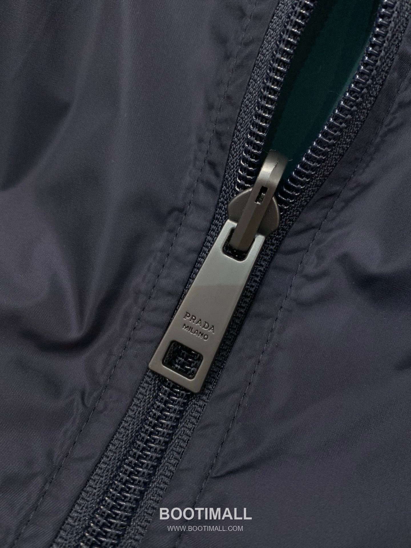 Prada SS26 Reversible Nylon Hooded Jacket with Embroidered and Bonded Logo 프라다 SS26 리버서블 나일론 후드 재킷 자수 압착 로고 8