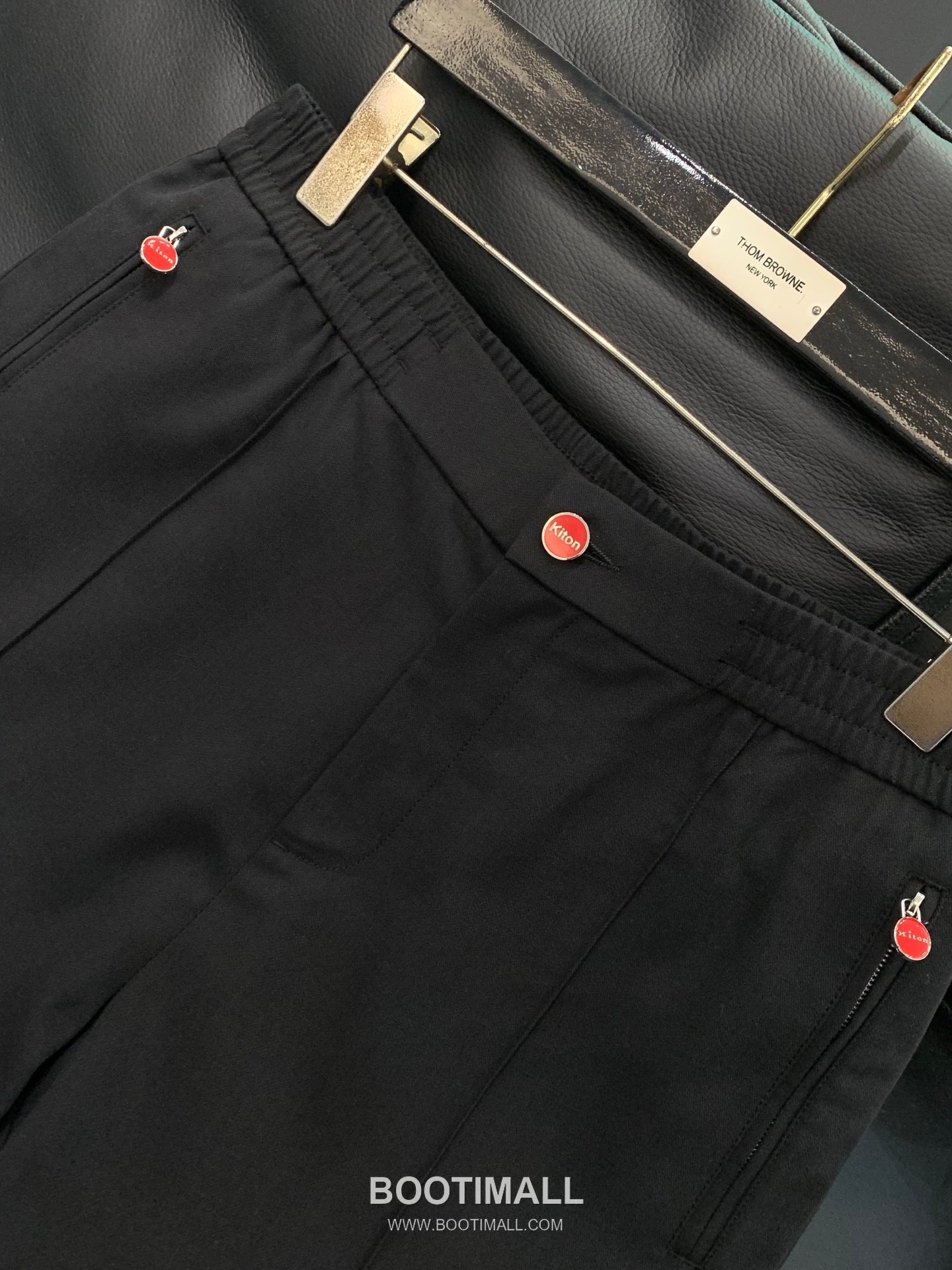 Kiton SS26 Cotton Blend Pants with Embroidered Logo 키톤 SS26 코튼 혼방 팬츠 자수 로고 3