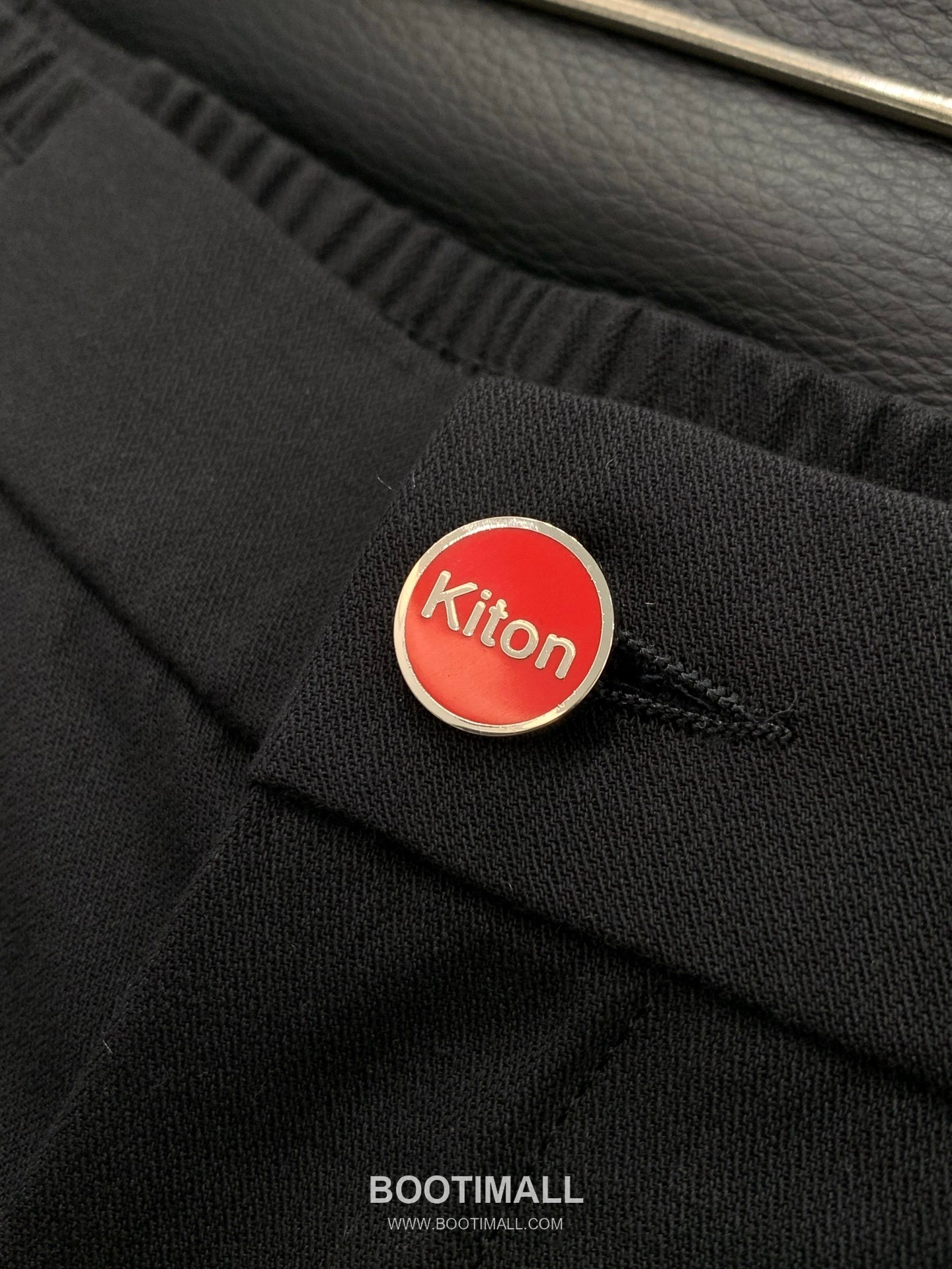 Kiton SS26 Cotton Blend Pants with Embroidered Logo 키톤 SS26 코튼 혼방 팬츠 자수 로고 5