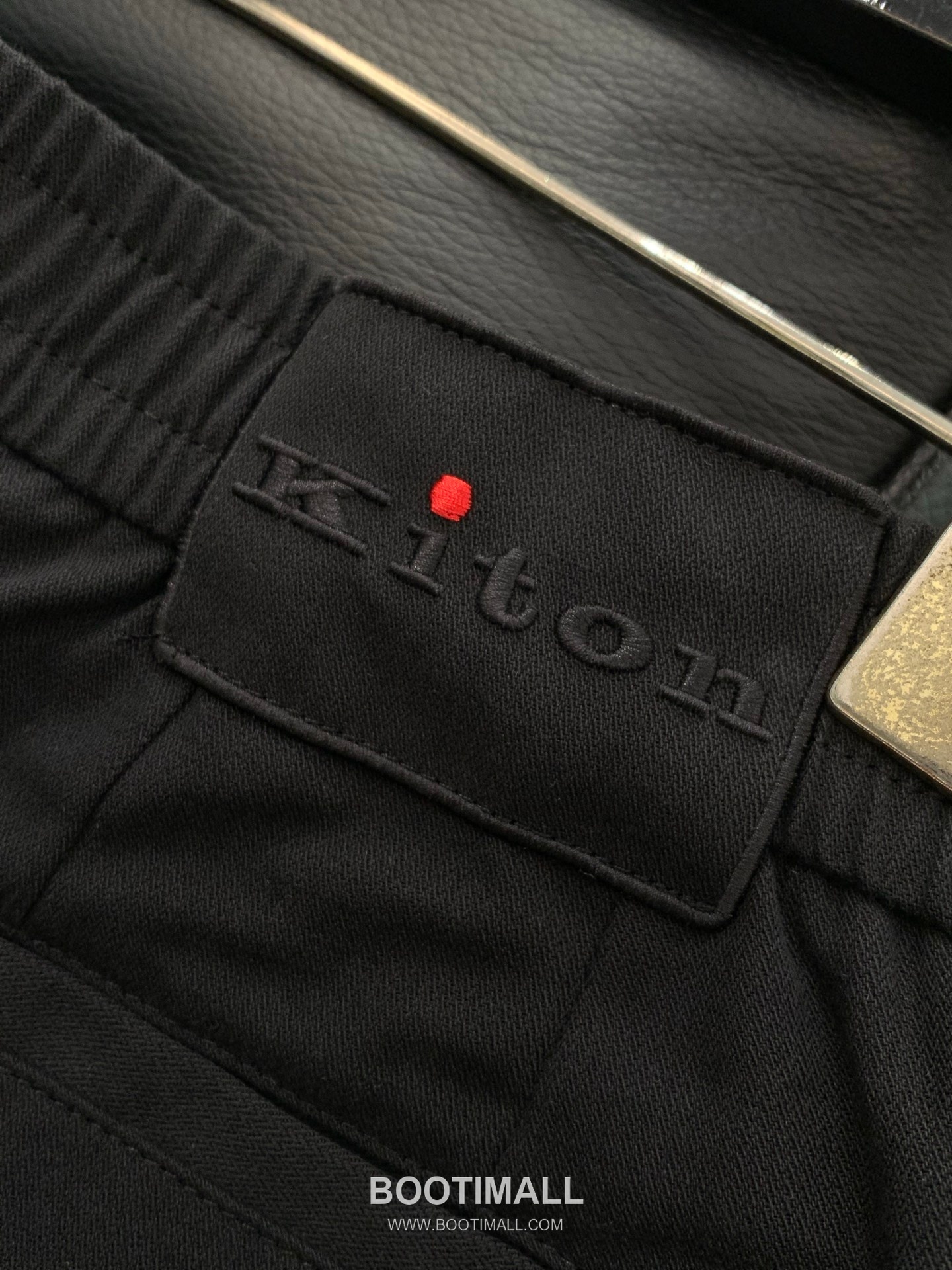 Kiton SS26 Cotton Blend Pants with Embroidered Logo 키톤 SS26 코튼 혼방 팬츠 자수 로고 8