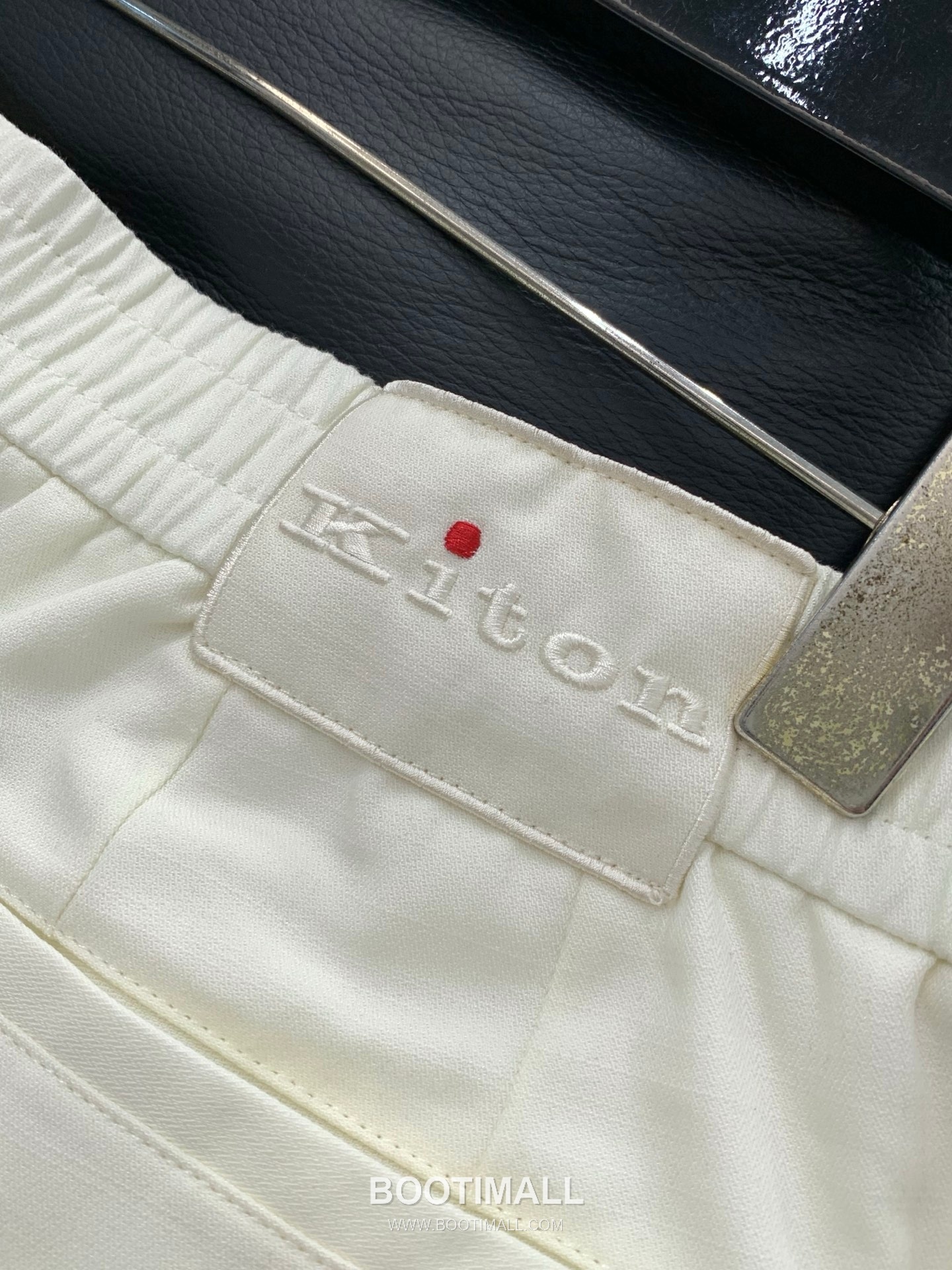 Kiton SS26 Cotton Blend Pants with Embroidered Logo 키톤 SS26 코튼 혼방 팬츠 자수 로고 8