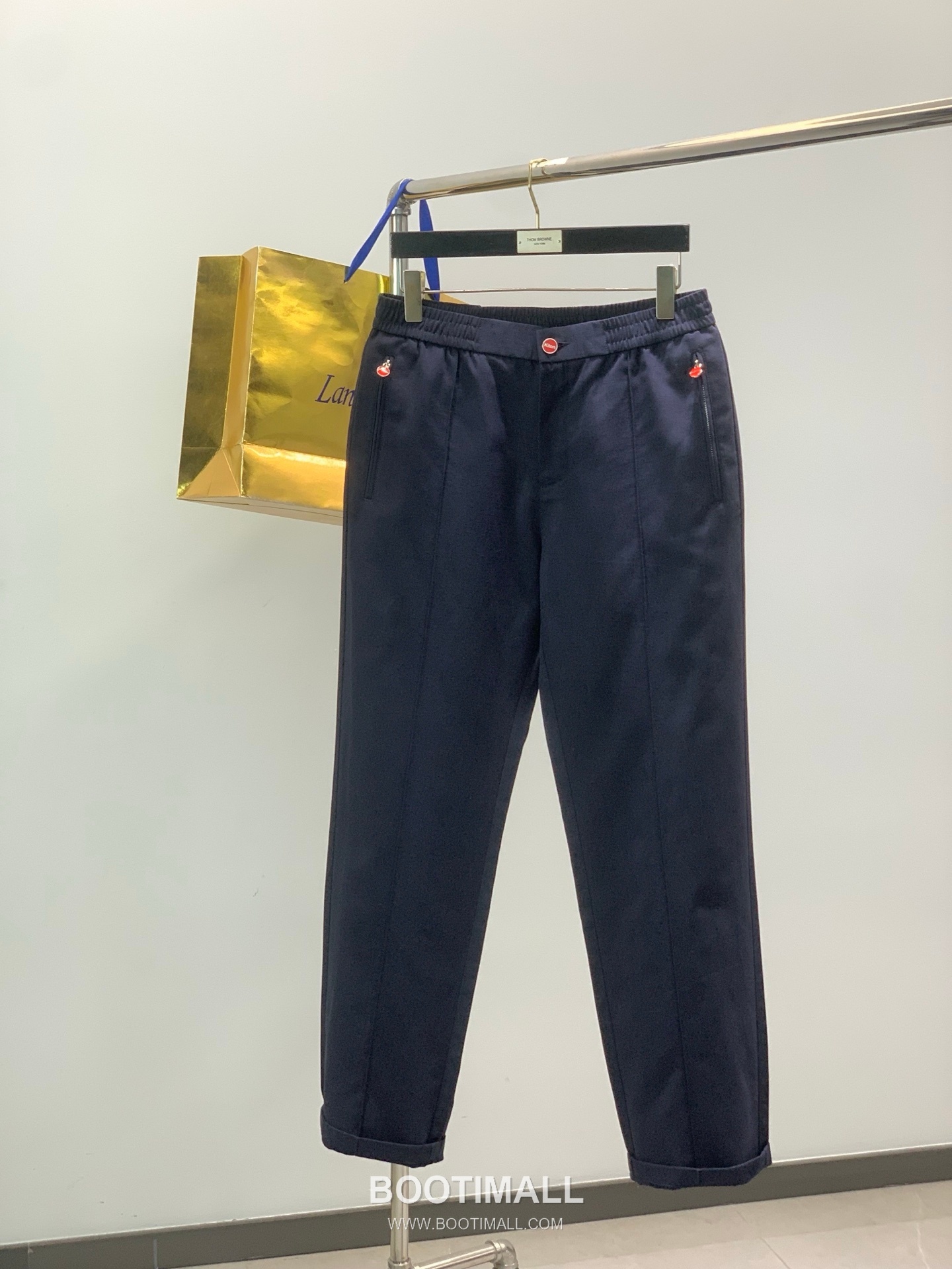 Kiton SS26 Cotton Blend Pants with Embroidered Logo 키톤 SS26 코튼 혼방 팬츠 자수 로고 1