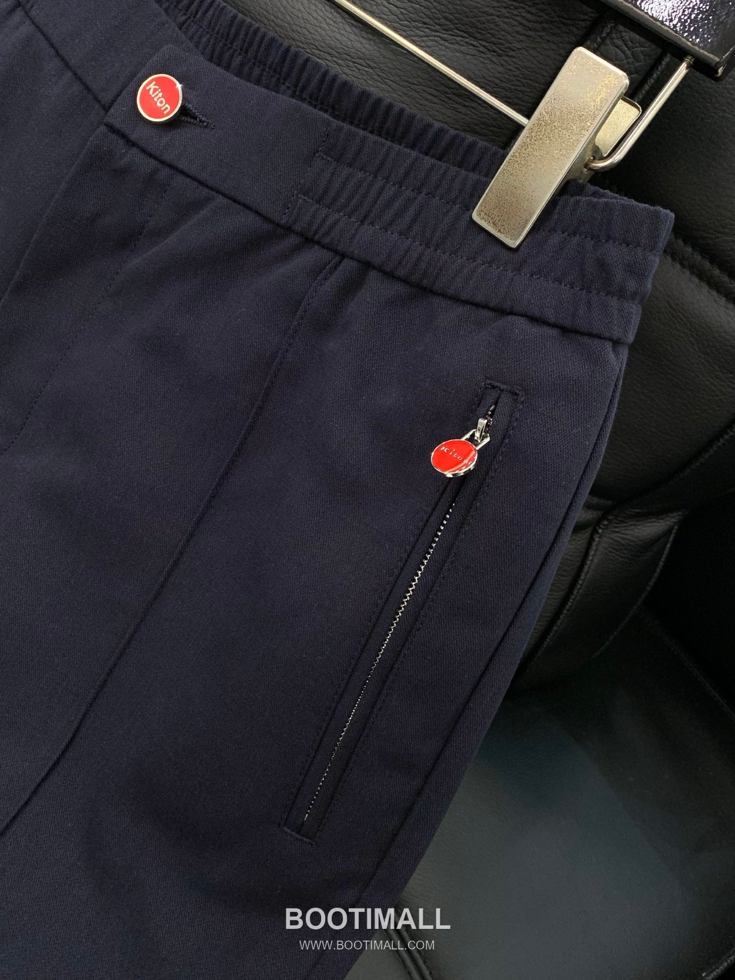 Kiton SS26 Cotton Blend Pants with Embroidered Logo 키톤 SS26 코튼 혼방 팬츠 자수 로고 4