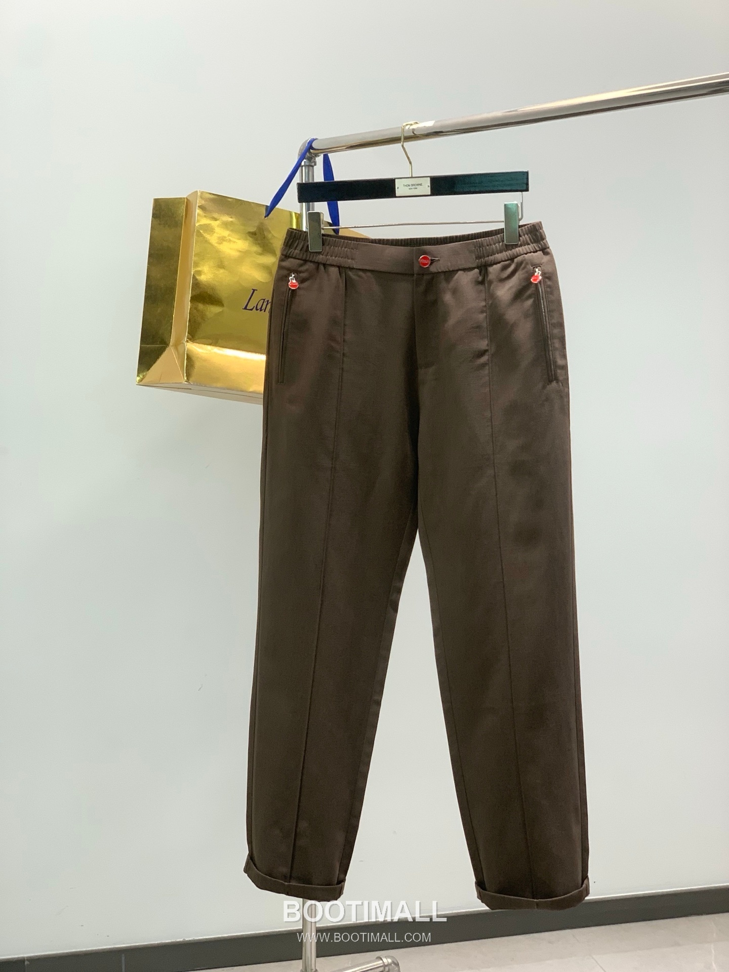 Kiton SS26 Cotton Blend Pants with Embroidered Logo 키톤 SS26 코튼 혼방 팬츠 자수 로고 1