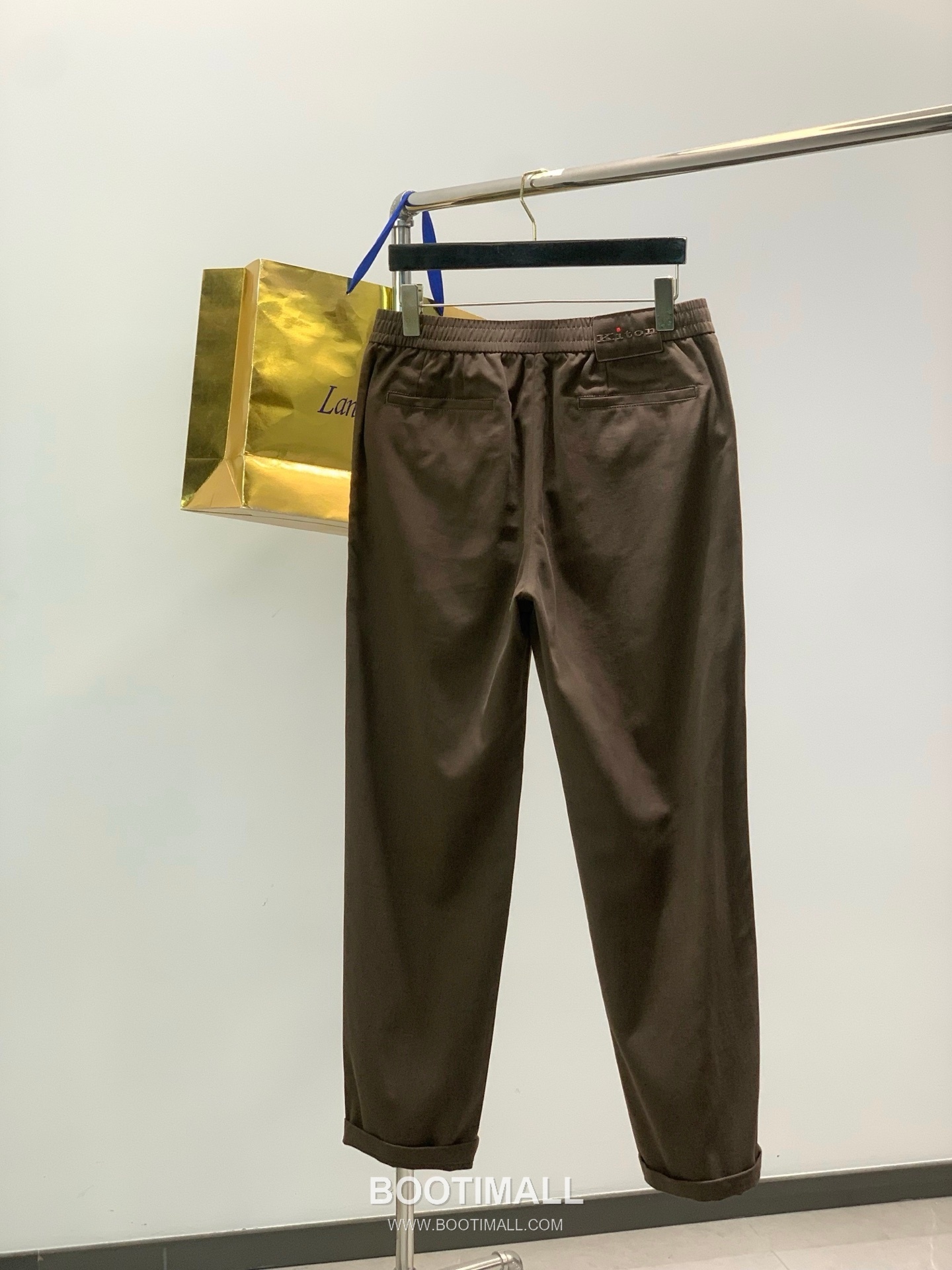 Kiton SS26 Cotton Blend Pants with Embroidered Logo 키톤 SS26 코튼 혼방 팬츠 자수 로고 2