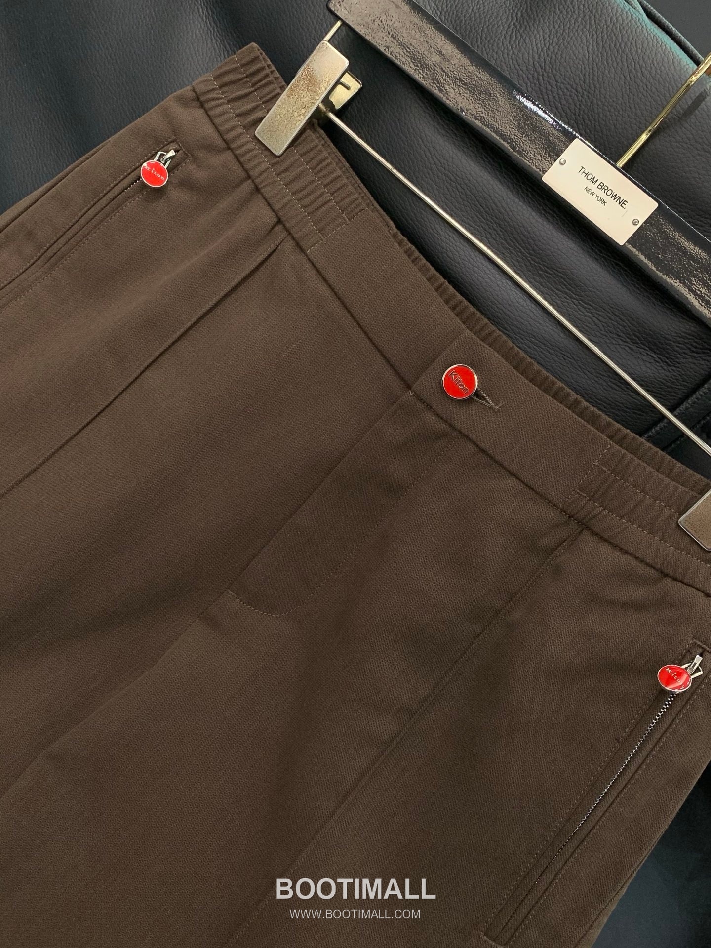 Kiton SS26 Cotton Blend Pants with Embroidered Logo 키톤 SS26 코튼 혼방 팬츠 자수 로고 3
