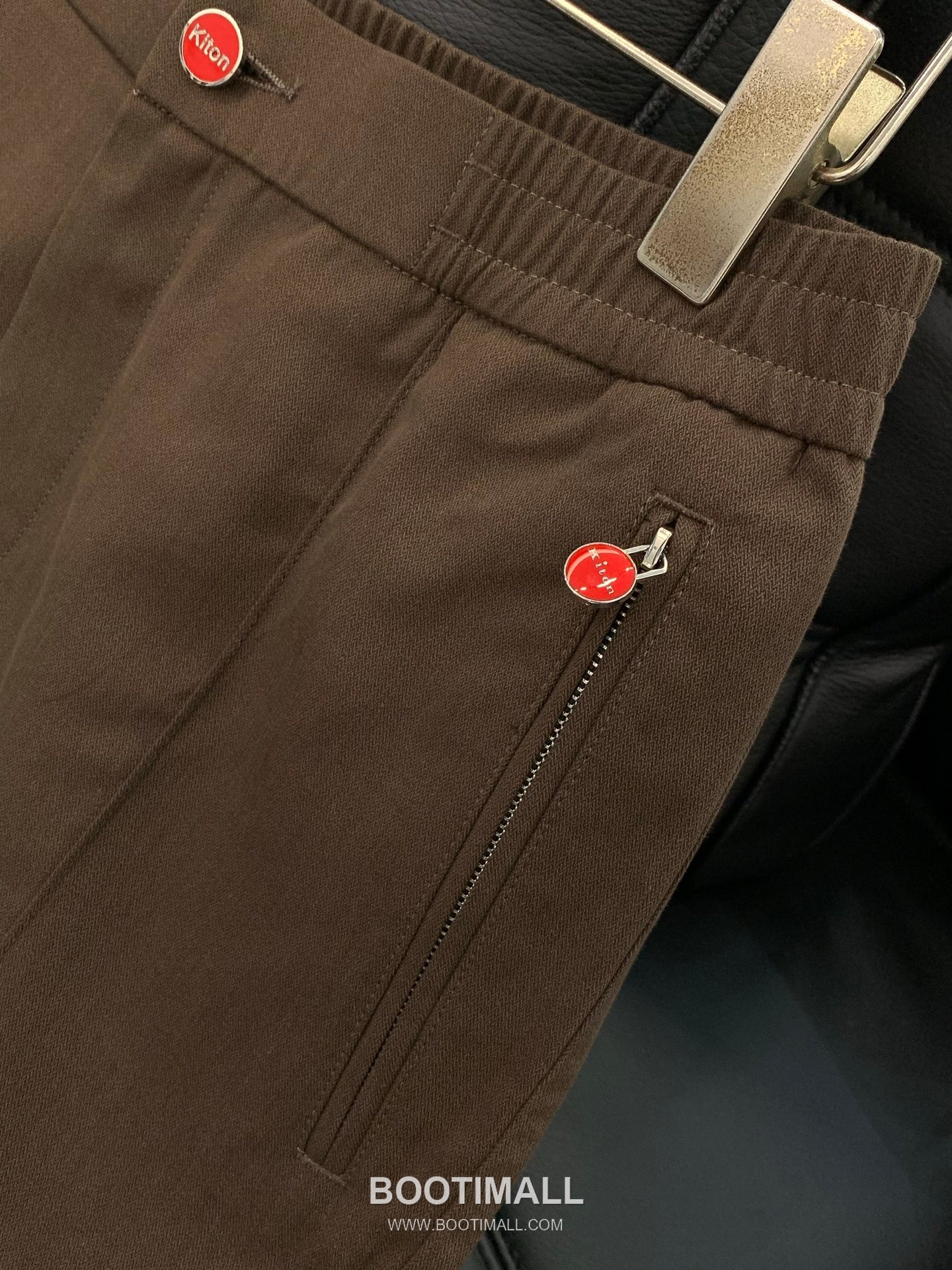 Kiton SS26 Cotton Blend Pants with Embroidered Logo 키톤 SS26 코튼 혼방 팬츠 자수 로고 4