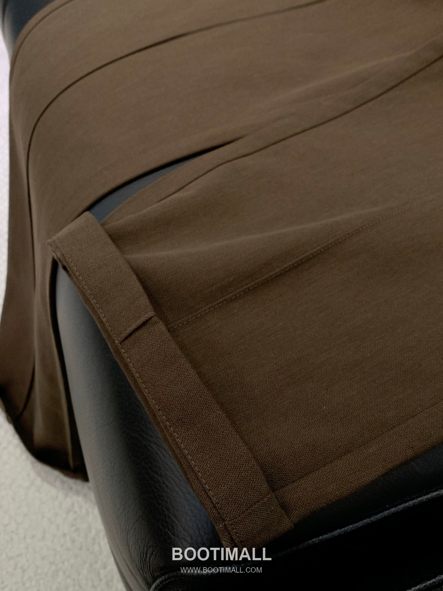 Kiton SS26 Cotton Blend Pants with Embroidered Logo 키톤 SS26 코튼 혼방 팬츠 자수 로고 6