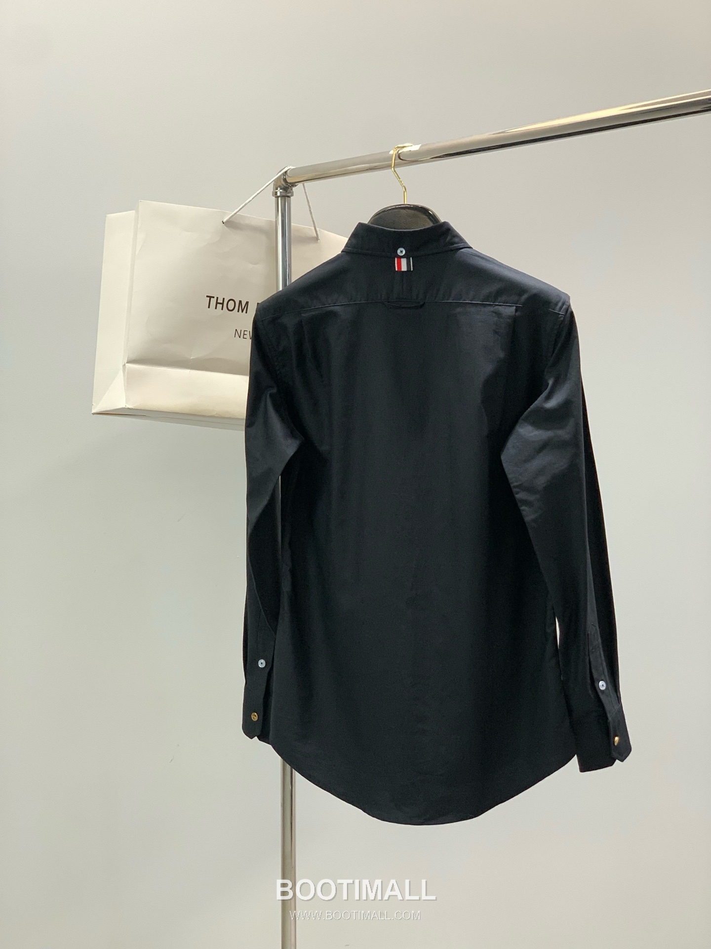 Thom Browne SS26 Cotton Long Sleeve Shirt with Logo Print 톰브라운 SS26 코튼 롱슬리브 셔츠 로고 프린트 2