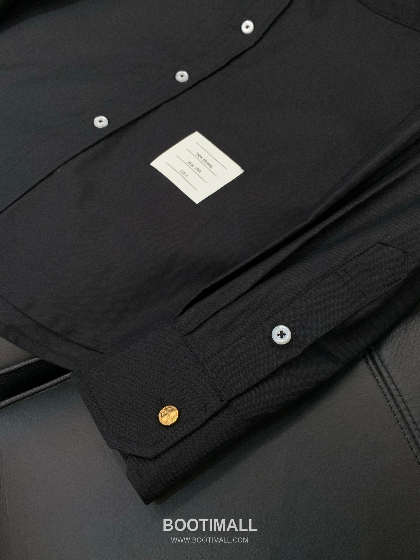 Thom Browne SS26 Cotton Long Sleeve Shirt with Logo Print 톰브라운 SS26 코튼 롱슬리브 셔츠 로고 프린트 7