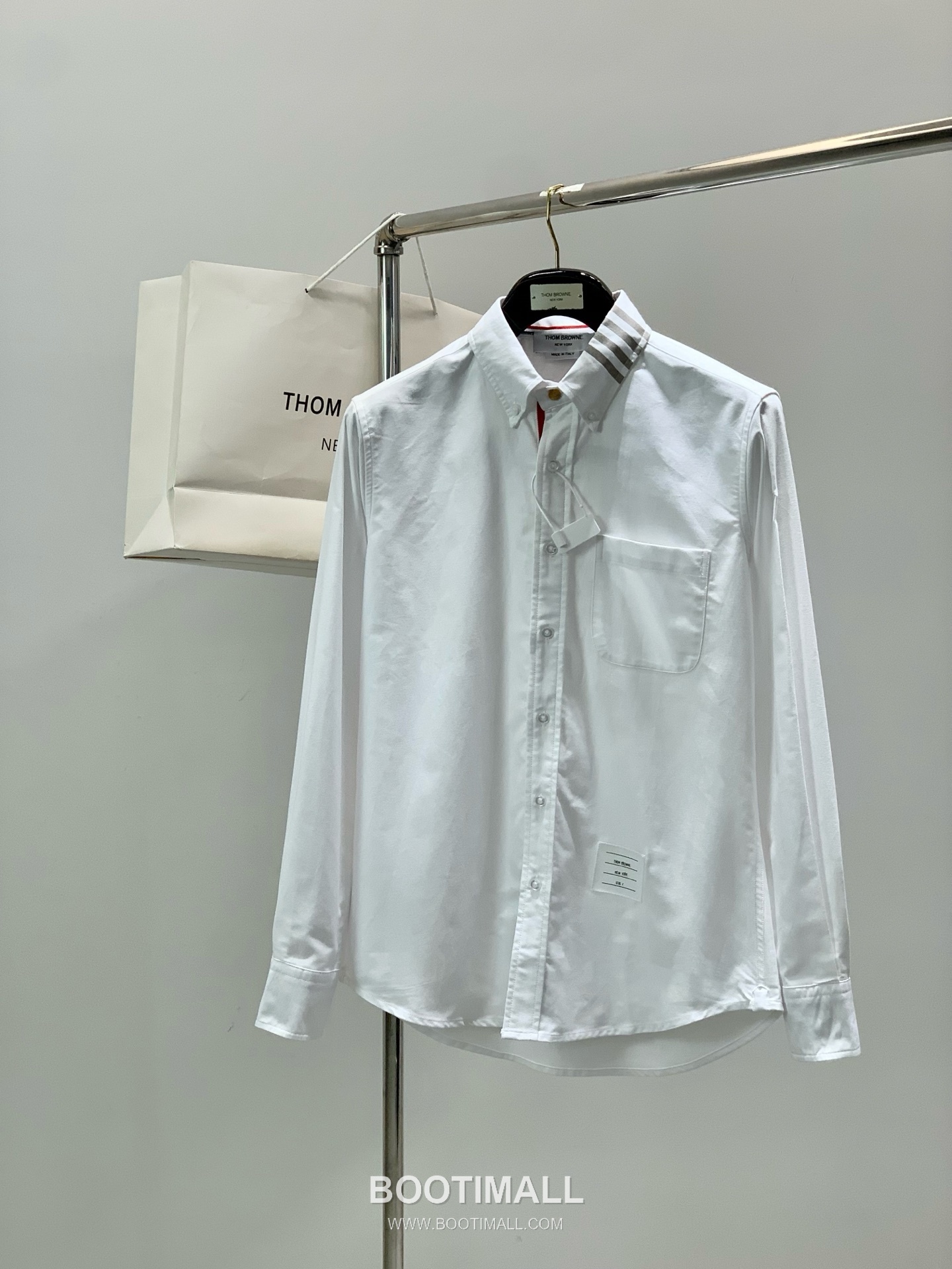 Thom Browne SS26 Cotton Long Sleeve Shirt with Logo Print 톰브라운 SS26 코튼 롱슬리브 셔츠 로고 프린트 1