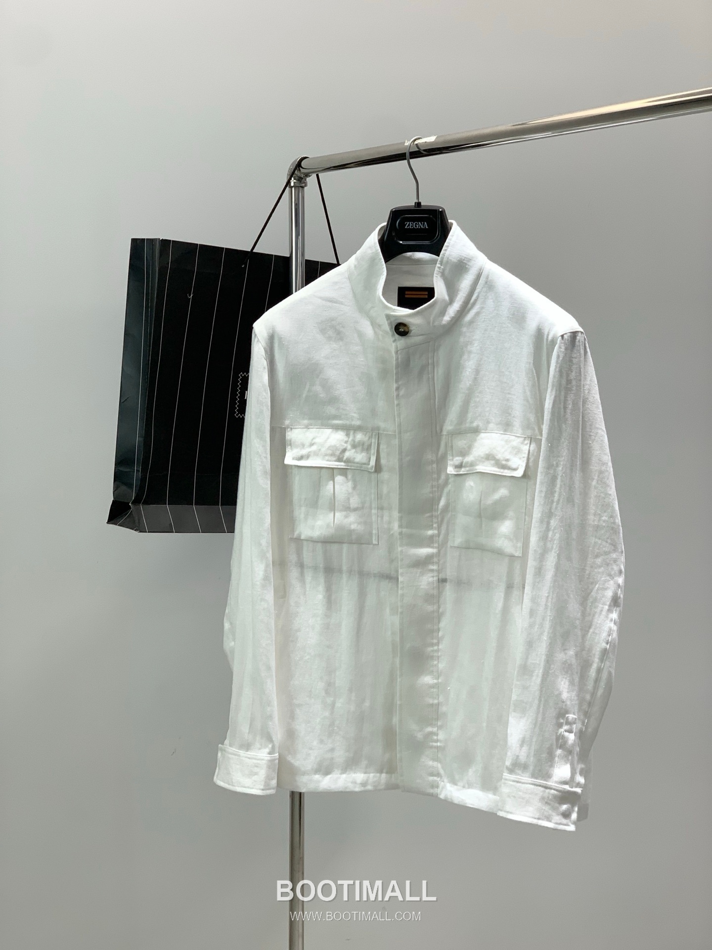 Zegna SS26 Cotton Blend Stand Collar Zip Jacket with Logo Print 제냐 SS26 코튼 혼방 스탠드 카라 집 재킷 로고 프린트 1