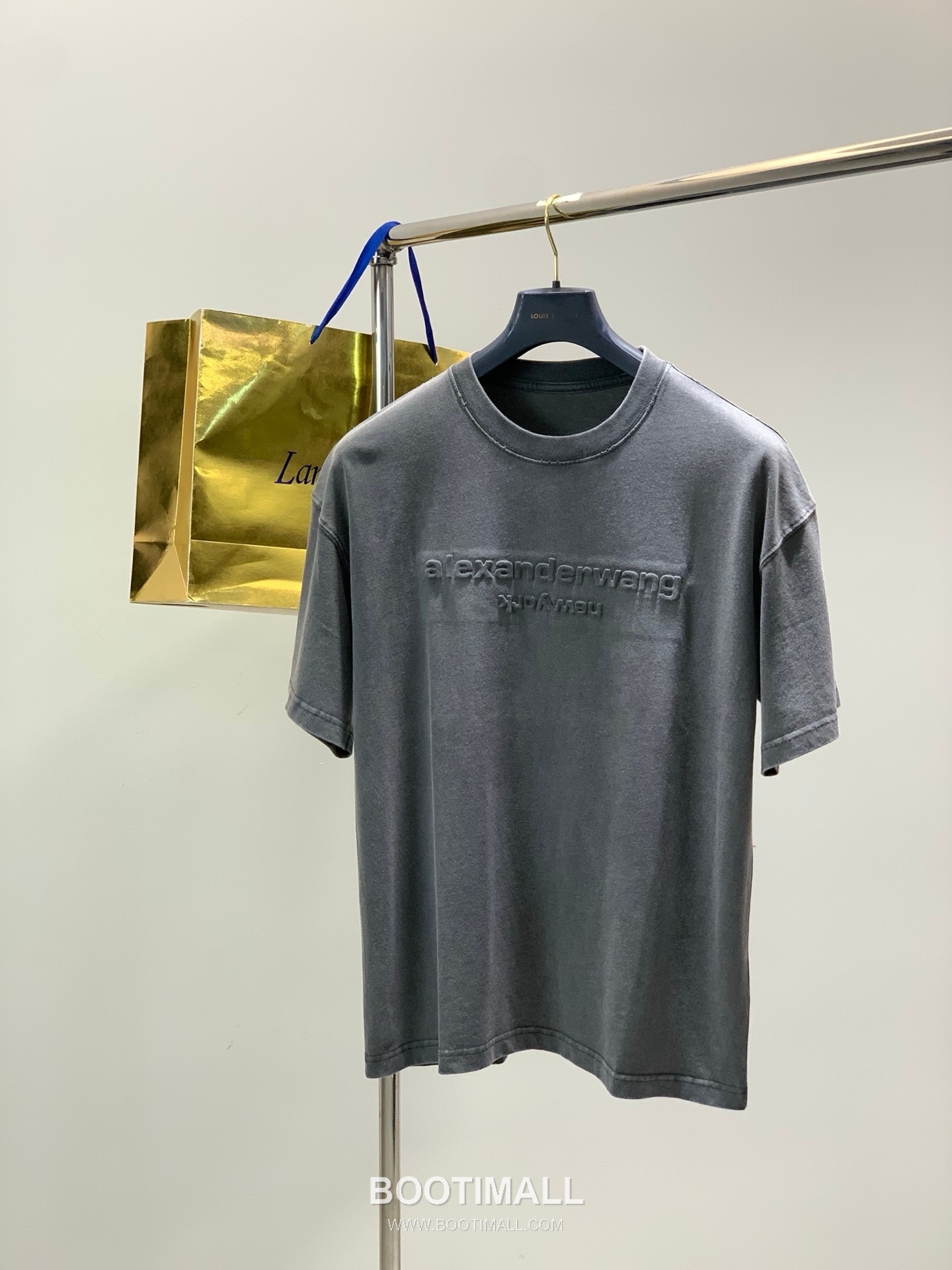 Alexander Wang SS26 Cotton Crewneck T-Shirt with Embossed Logo 알렉산더왕 SS26 코튼 크루넥 티셔츠 엠보스 로고 1