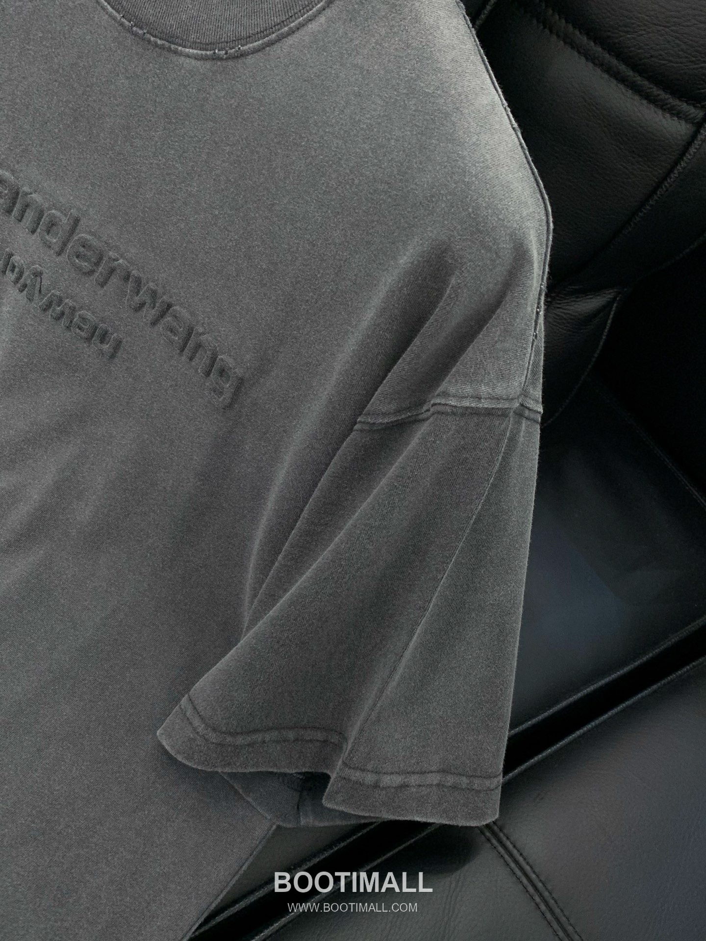 Alexander Wang SS26 Cotton Crewneck T-Shirt with Embossed Logo 알렉산더왕 SS26 코튼 크루넥 티셔츠 엠보스 로고 5