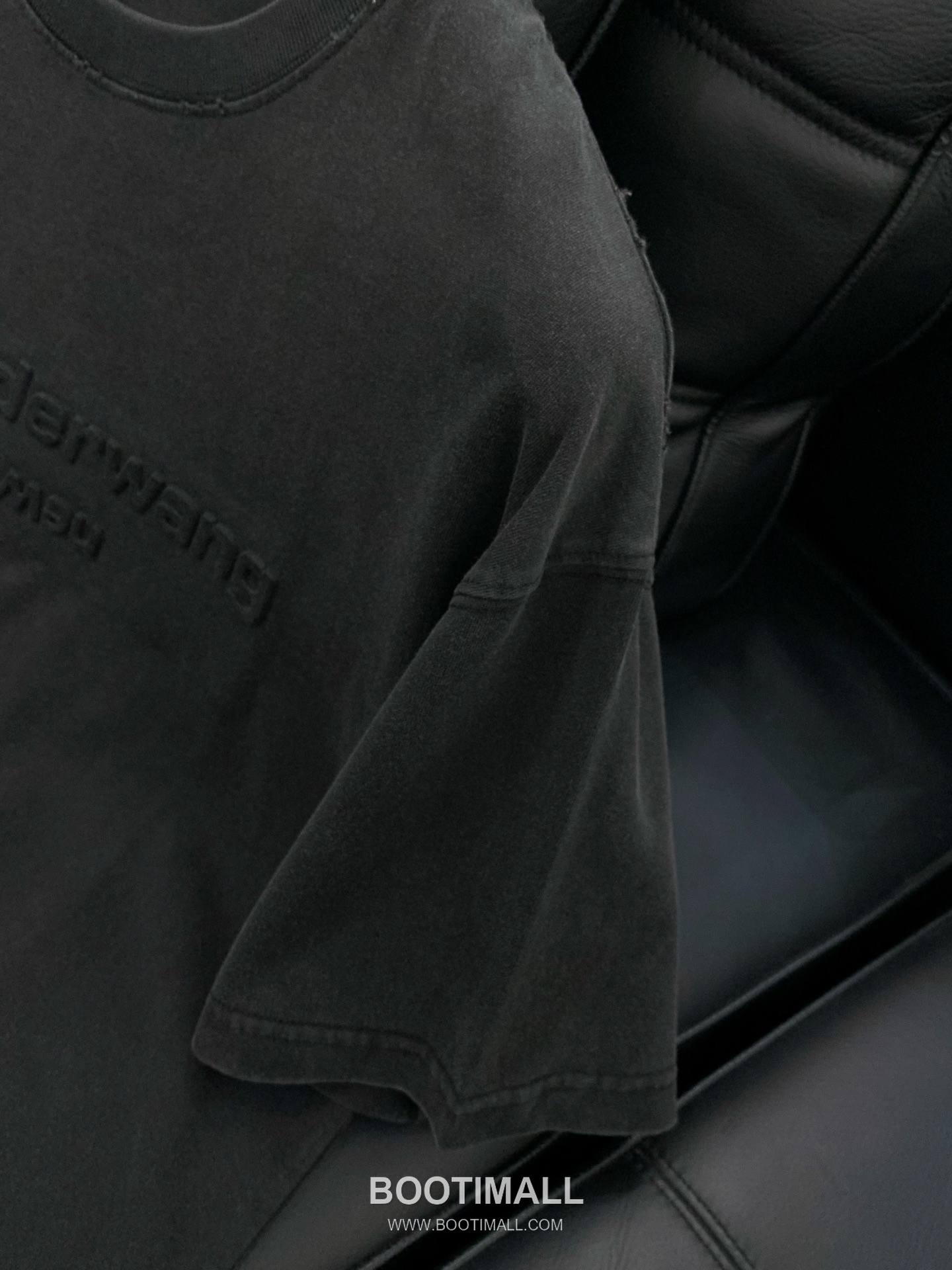 Alexander Wang SS26 Cotton Crewneck T-Shirt with Embossed Logo 알렉산더왕 SS26 코튼 크루넥 티셔츠 엠보스 로고 5