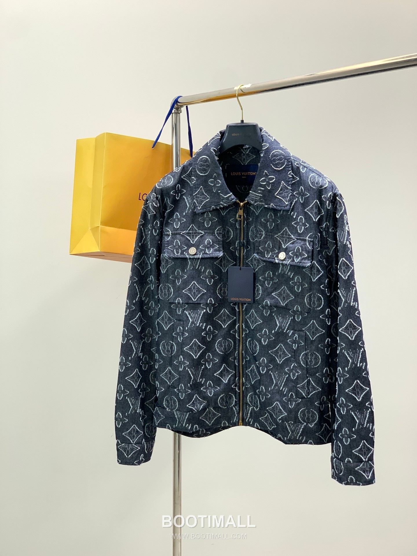Louis Vuitton SS26 Denim Jacket with Jacquard Logo Pattern 루이비통 SS26 데님 재킷 자카드 로고 패턴 1