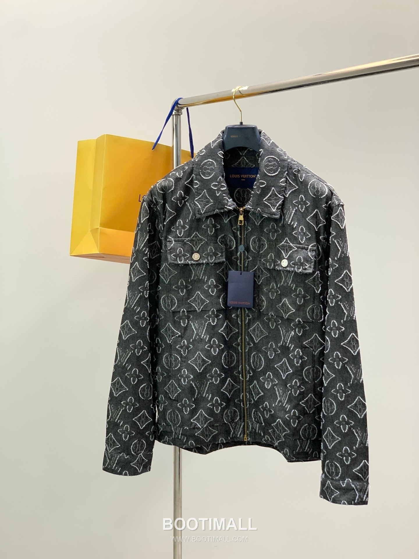 Louis Vuitton SS26 Denim Jacket with Jacquard Logo Pattern 루이비통 SS26 데님 재킷 자카드 로고 패턴 1