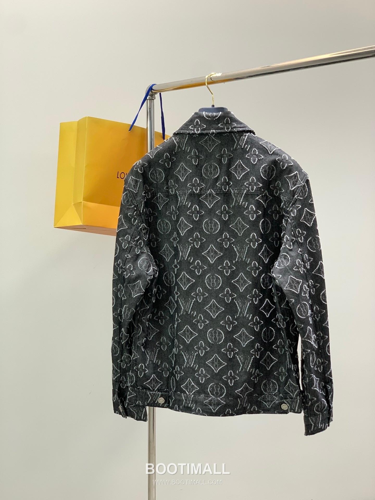 Louis Vuitton SS26 Denim Jacket with Jacquard Logo Pattern 루이비통 SS26 데님 재킷 자카드 로고 패턴 2