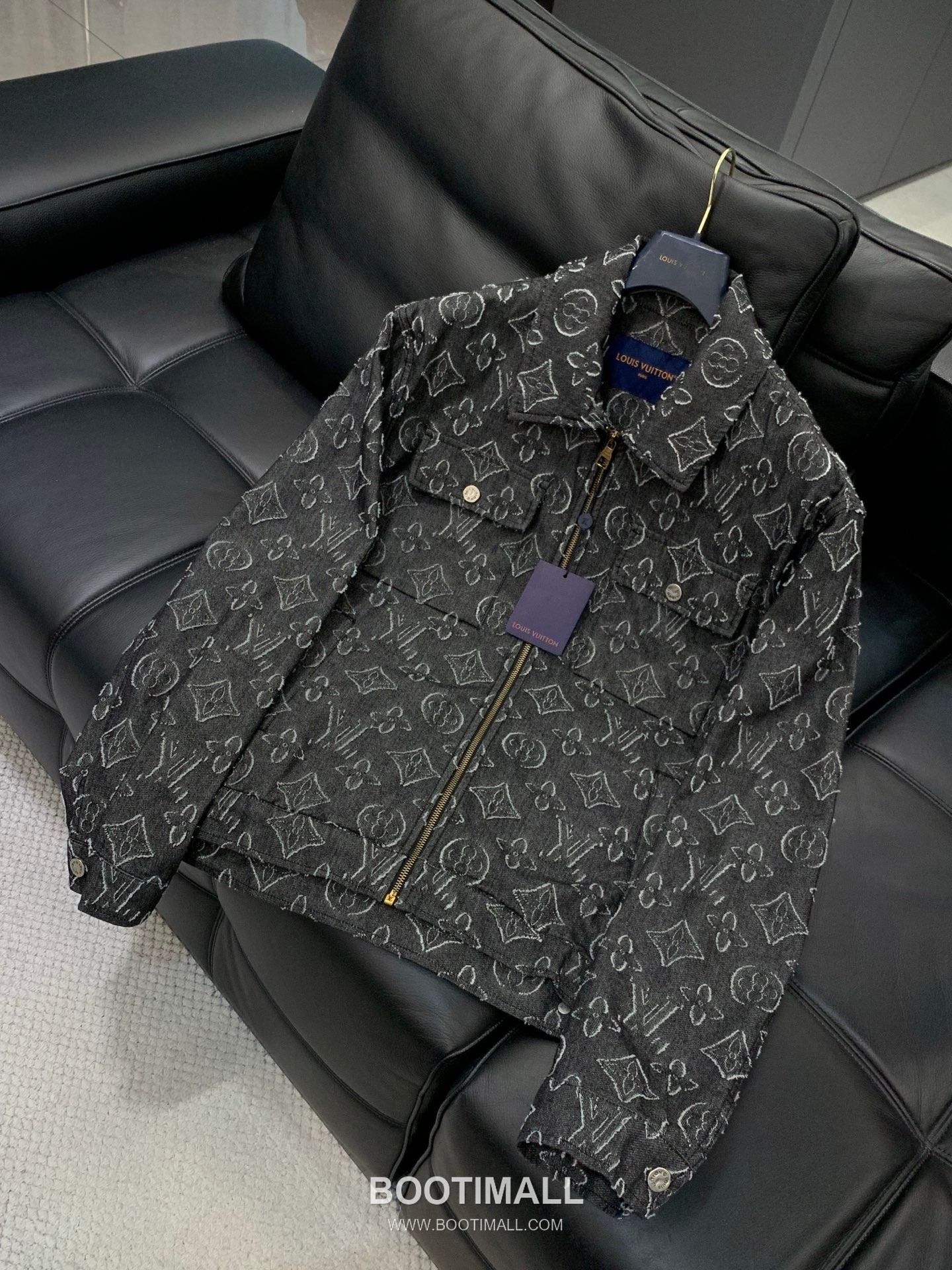 Louis Vuitton SS26 Denim Jacket with Jacquard Logo Pattern 루이비통 SS26 데님 재킷 자카드 로고 패턴 3