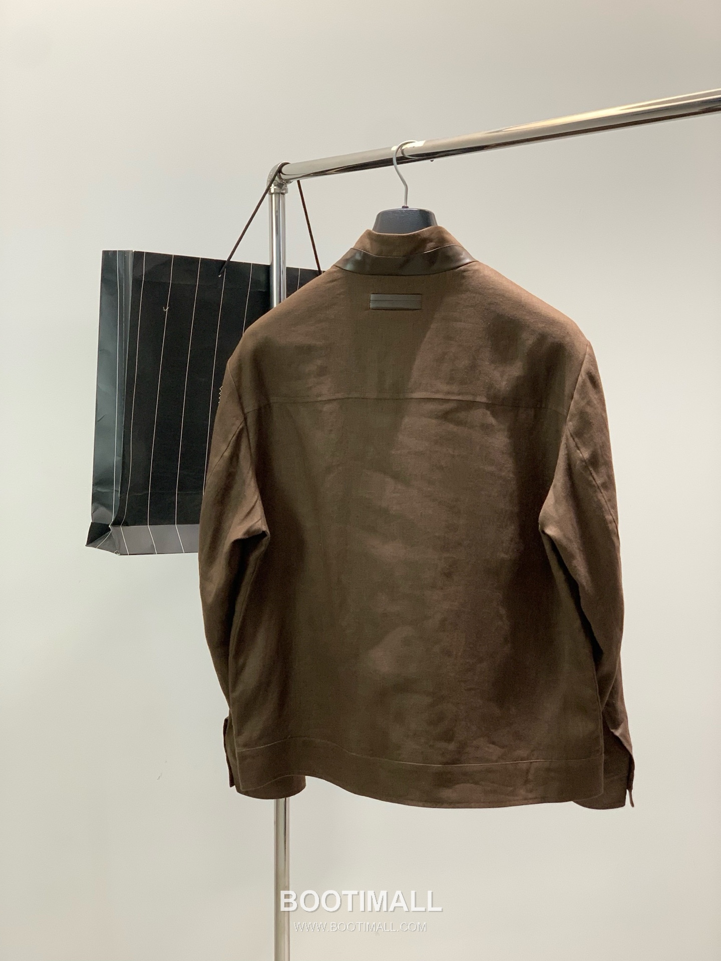 Zegna SS26 Cotton Blend Stand Collar Zip Jacket with Logo Print 제냐 SS26 코튼 혼방 스탠드 카라 집 재킷 로고 프린트 2