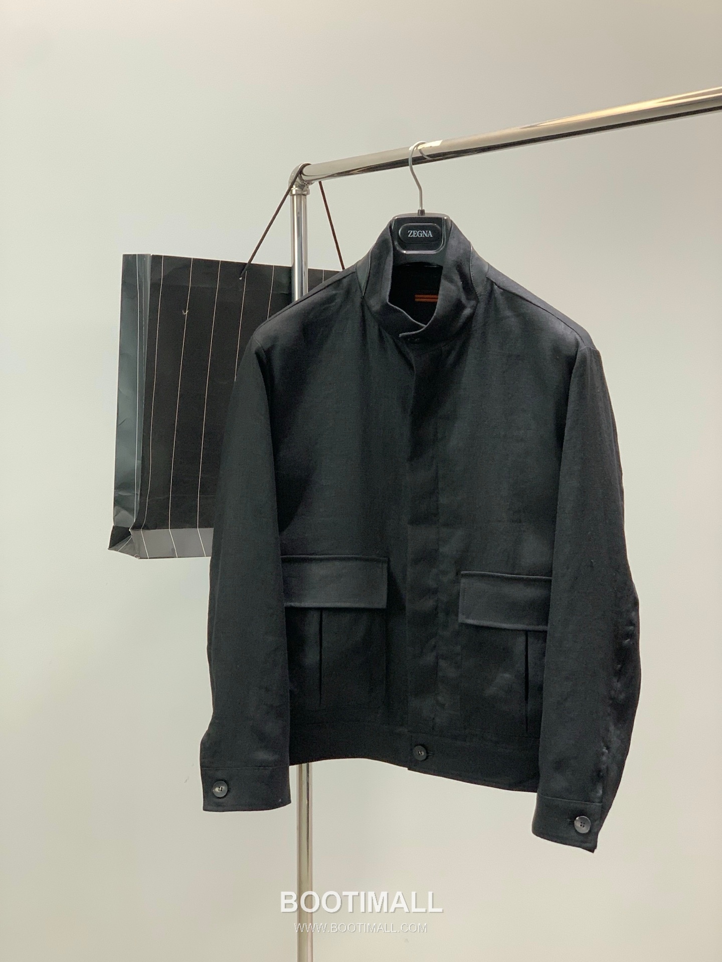 Zegna SS26 Cotton Blend Stand Collar Zip Jacket with Logo Print 제냐 SS26 코튼 혼방 스탠드 카라 집 재킷 로고 프린트 1