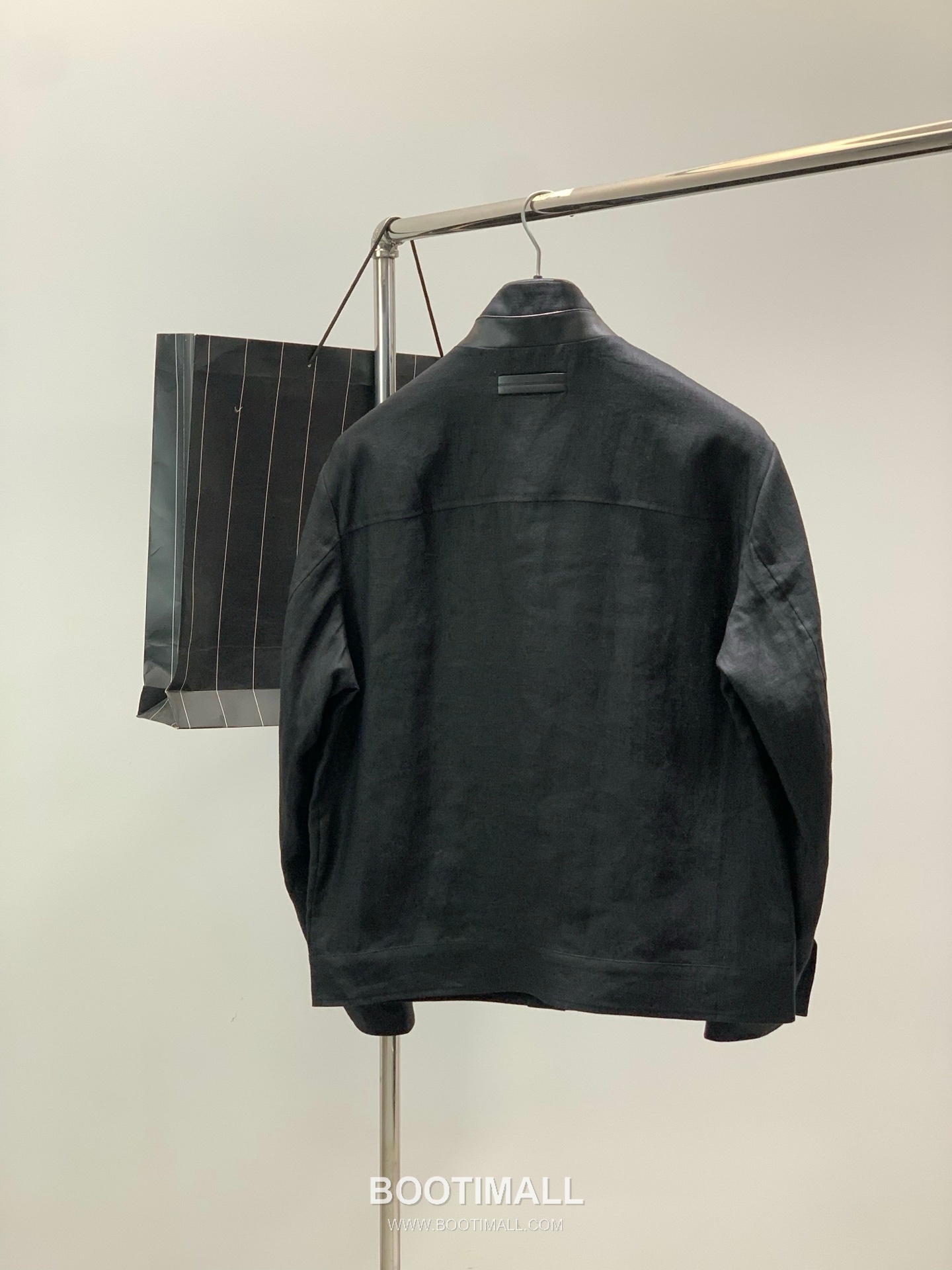 Zegna SS26 Cotton Blend Stand Collar Zip Jacket with Logo Print 제냐 SS26 코튼 혼방 스탠드 카라 집 재킷 로고 프린트 2