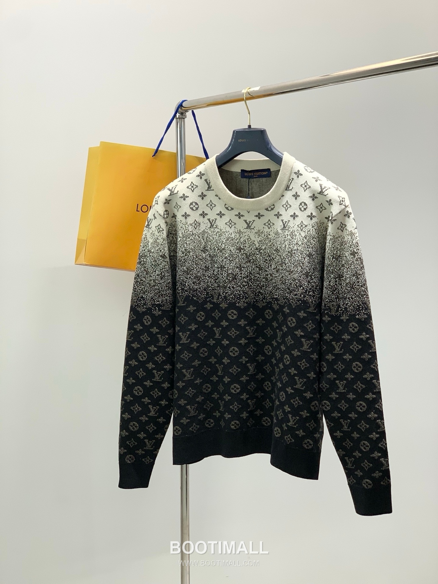 Louis Vuitton SS26 Cotton Knit Sweater with Logo Pattern 루이비통 SS26 코튼 니트 스웨터 로고 패턴 1