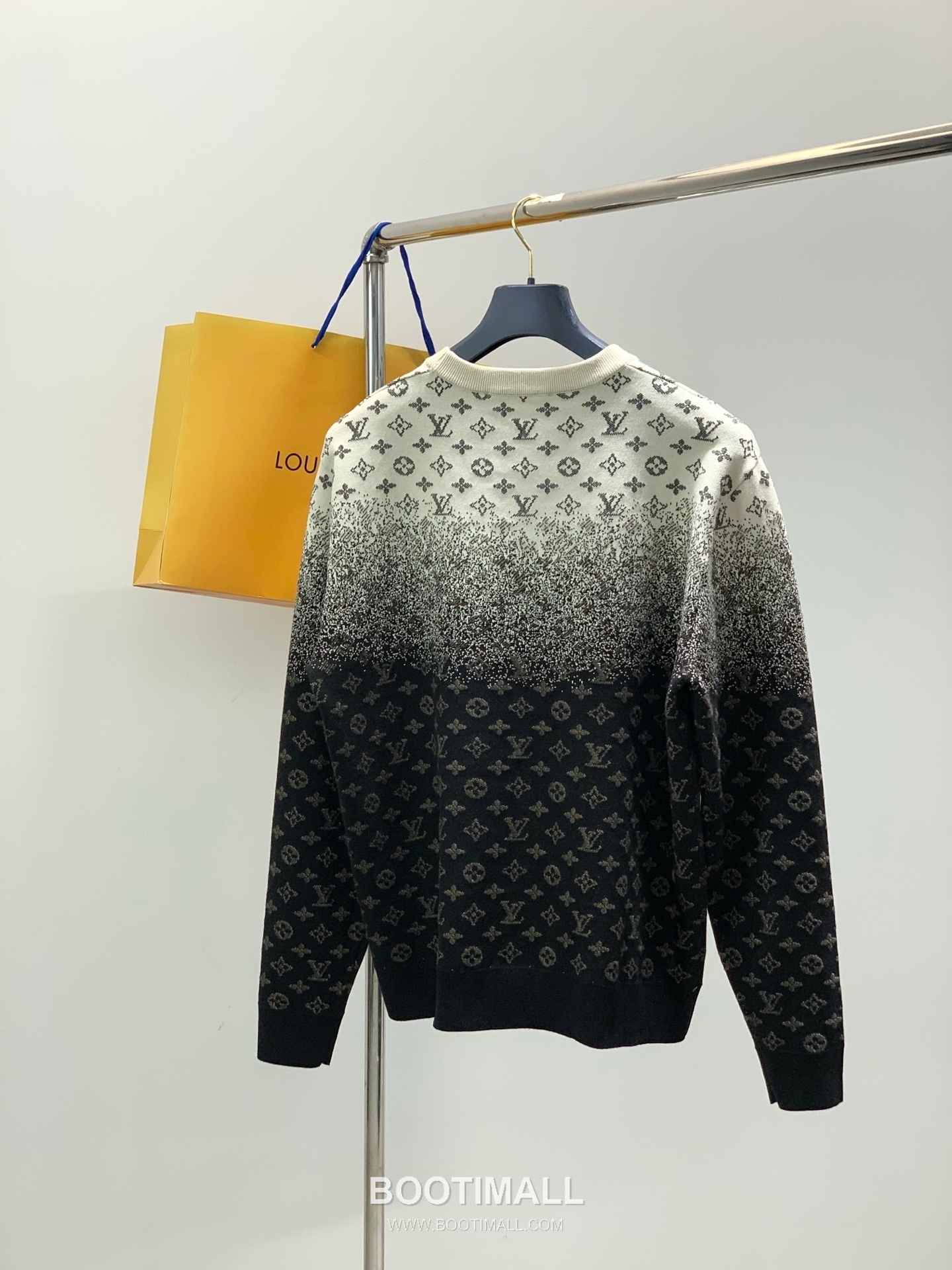 Louis Vuitton SS26 Cotton Knit Sweater with Logo Pattern 루이비통 SS26 코튼 니트 스웨터 로고 패턴 2