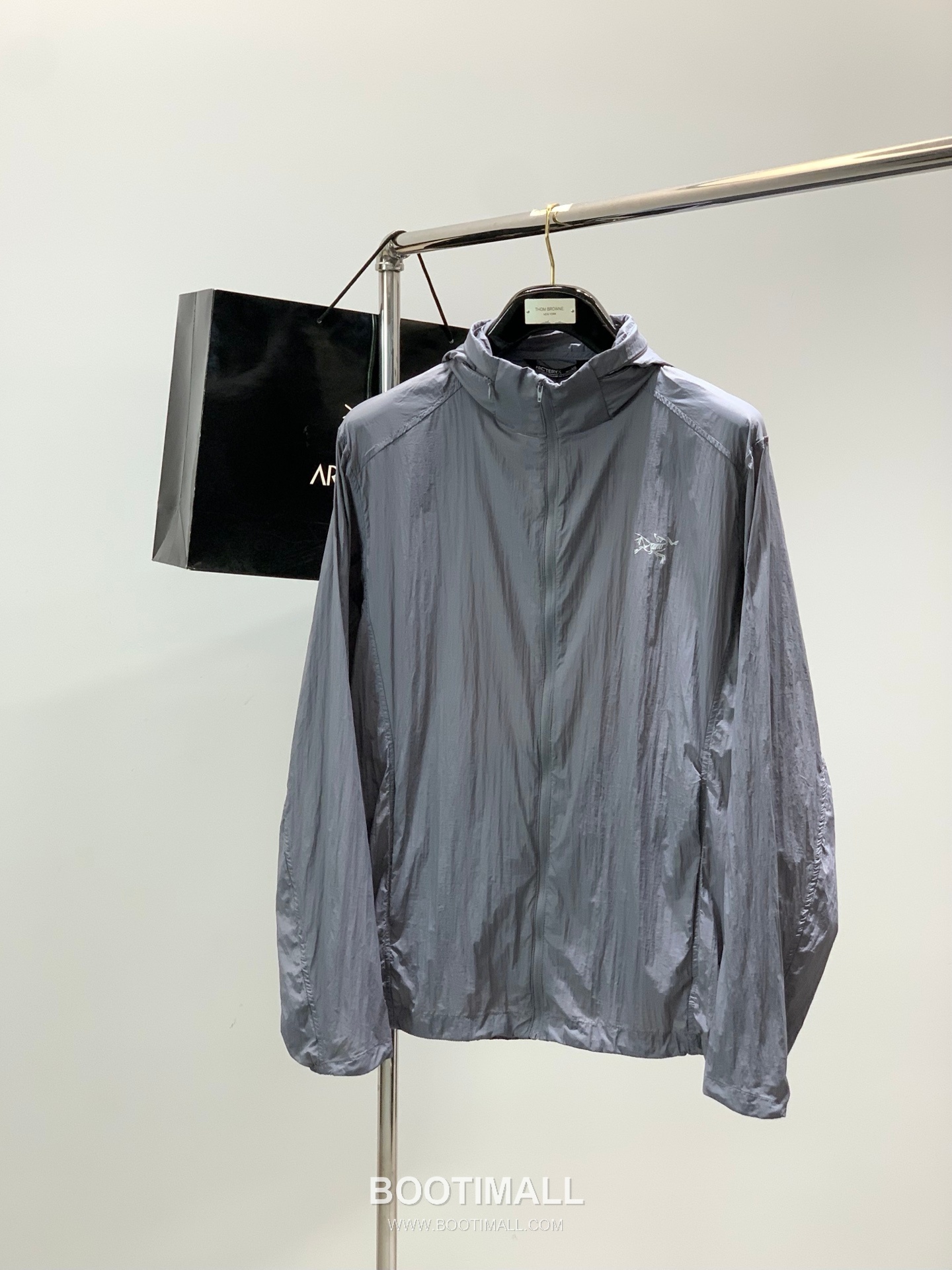 Arc'teryx SS26 Nylon Hooded Sun Protection Jacket with Zip Design 아크테릭스 SS26 나일론 후드 선프로텍션 재킷 집 디자인 1