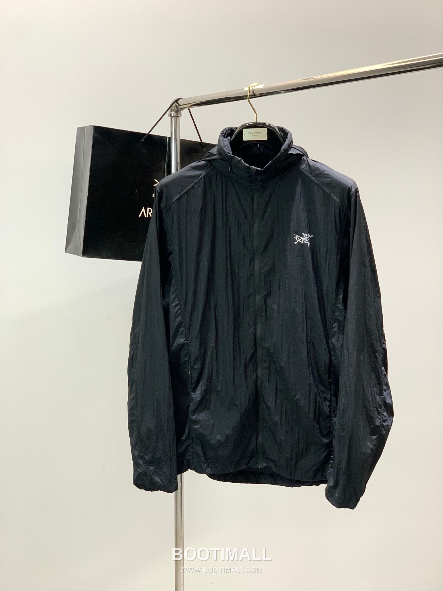 Arc'teryx SS26 Nylon Hooded Sun Protection Jacket with Zip Design 아크테릭스 SS26 나일론 후드 선프로텍션 재킷 집 디자인 1