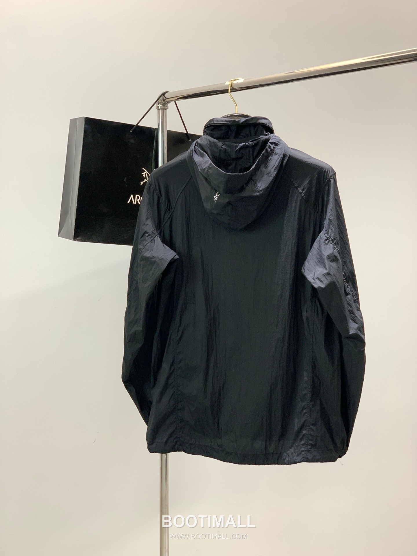 Arc'teryx SS26 Nylon Hooded Sun Protection Jacket with Zip Design 아크테릭스 SS26 나일론 후드 선프로텍션 재킷 집 디자인 2