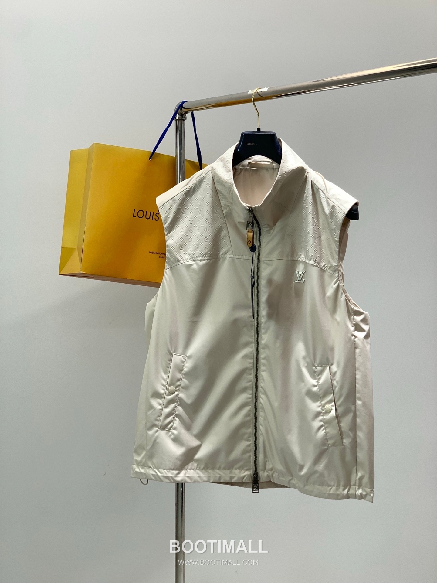Louis Vuitton SS26 Nylon Vest with Bonded Logo 루이비통 SS26 나일론 베스트 압착 로고 1