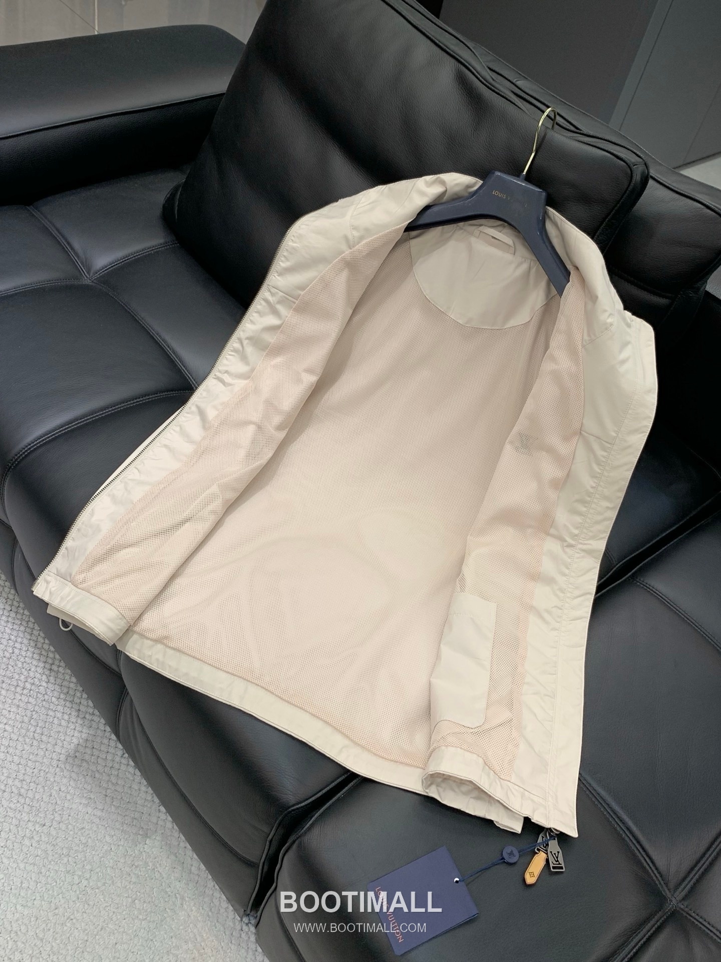 Louis Vuitton SS26 Nylon Vest with Bonded Logo 루이비통 SS26 나일론 베스트 압착 로고 8